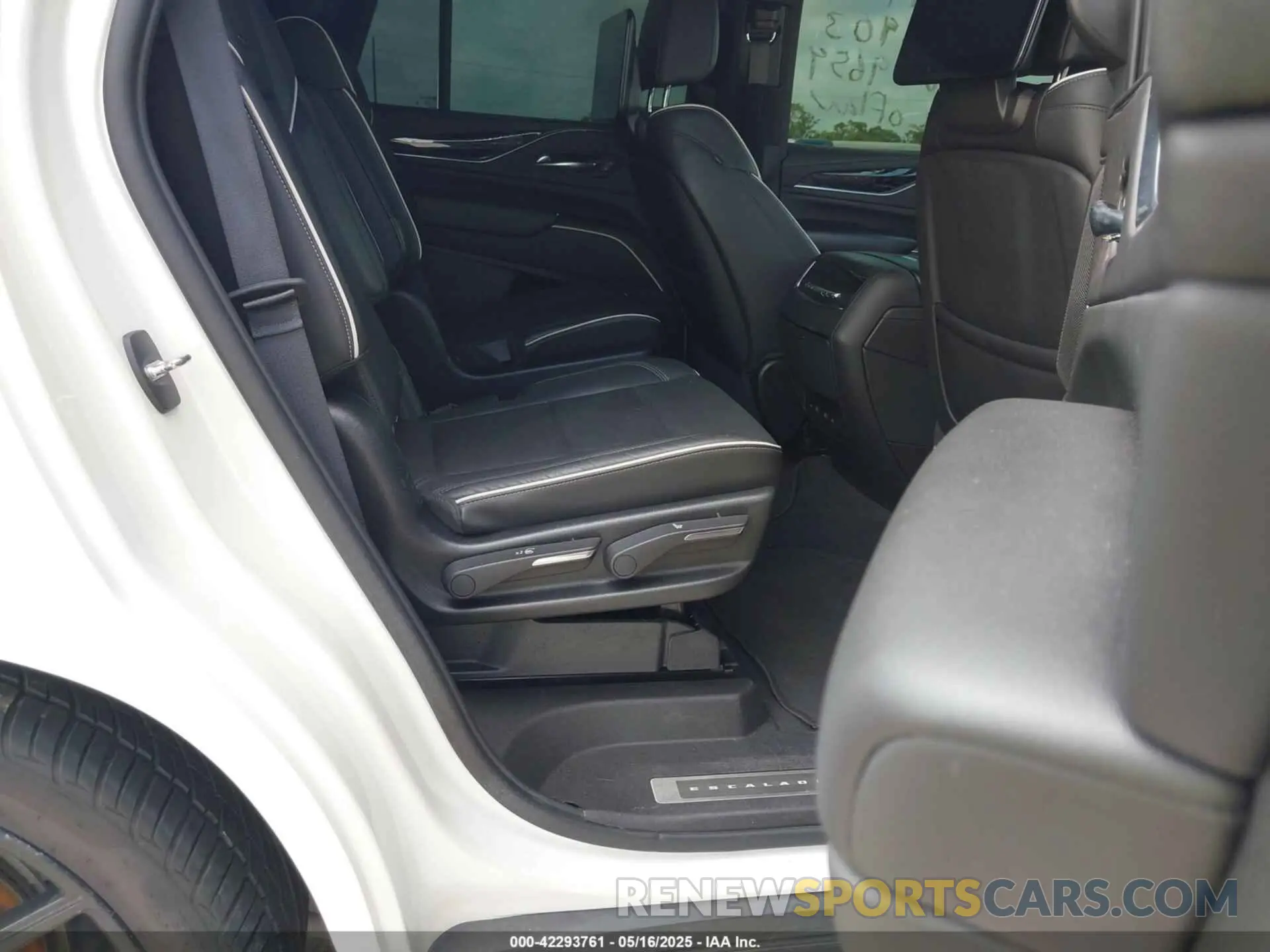 8 Photograph of a damaged car 1GYS3FKLXMR339659 CADILLAC ESCALADE 2021