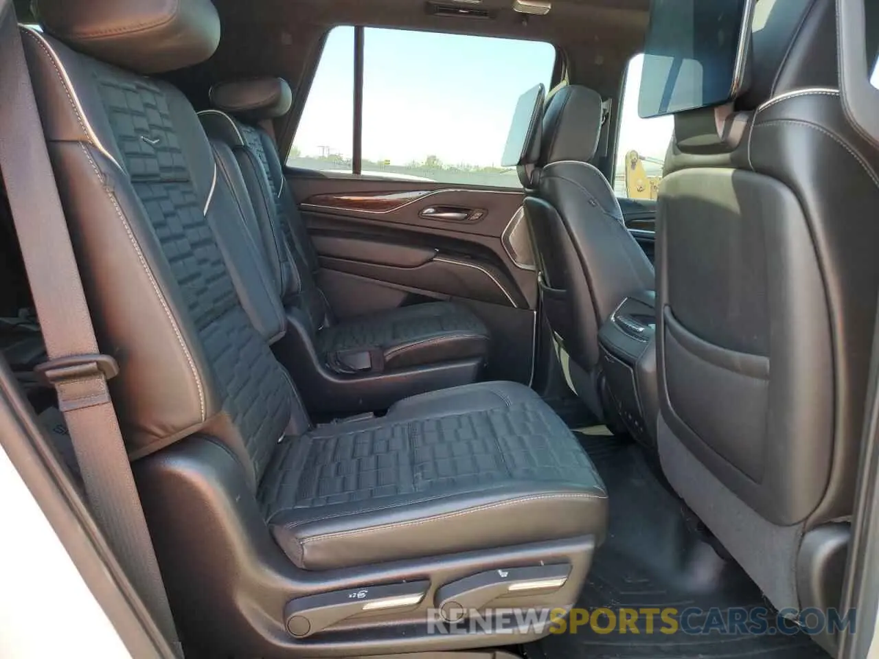 11 Photograph of a damaged car 1GYS3GKLXMR378824 CADILLAC ESCALADE 2021