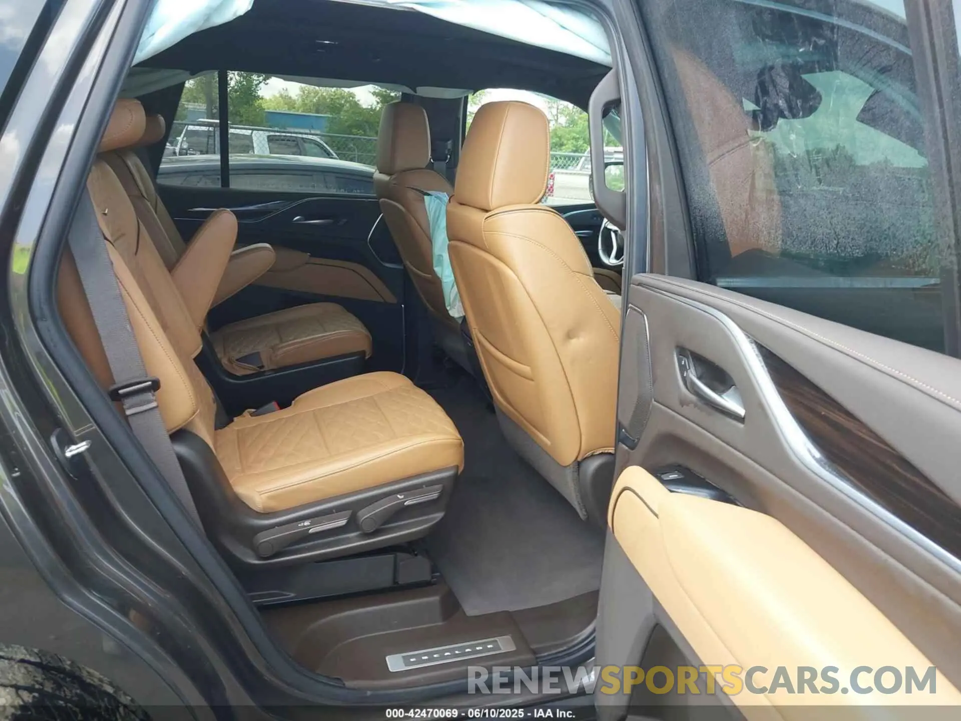 8 Photograph of a damaged car 1GYS4CKL6MR264678 CADILLAC ESCALADE 2021