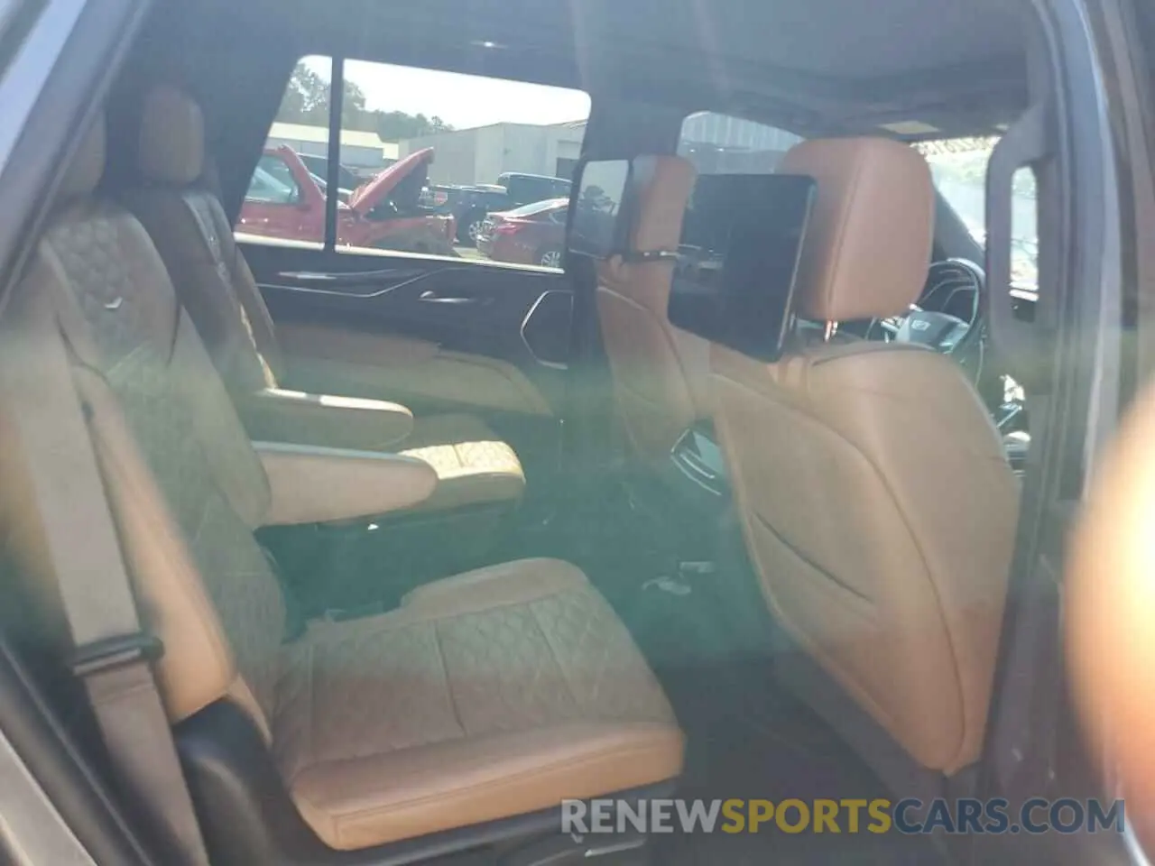 11 Photograph of a damaged car 1GYS4FKL3MR158528 CADILLAC ESCALADE 2021