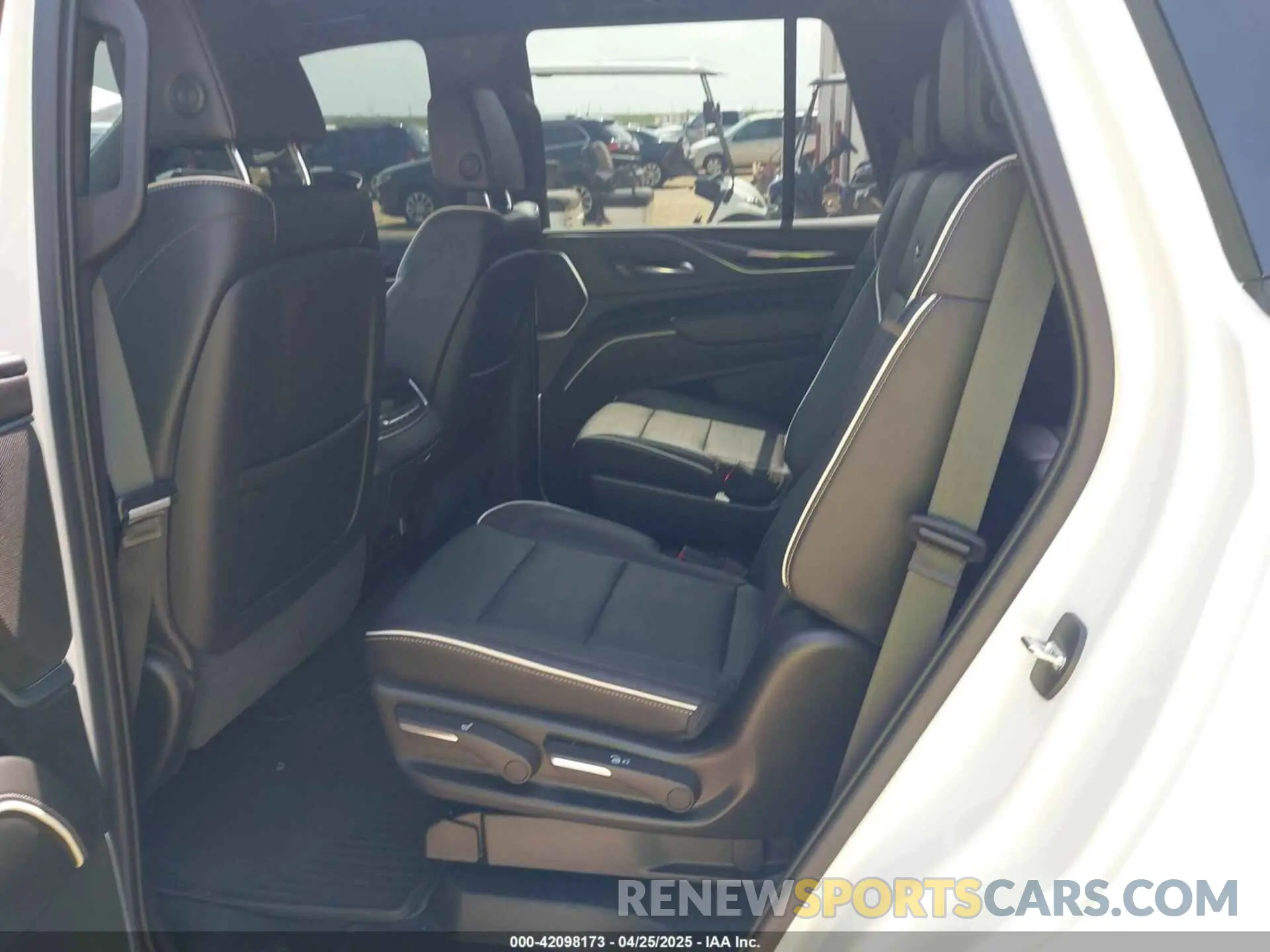 8 Photograph of a damaged car 1GYS4FKL9MR204895 CADILLAC ESCALADE 2021