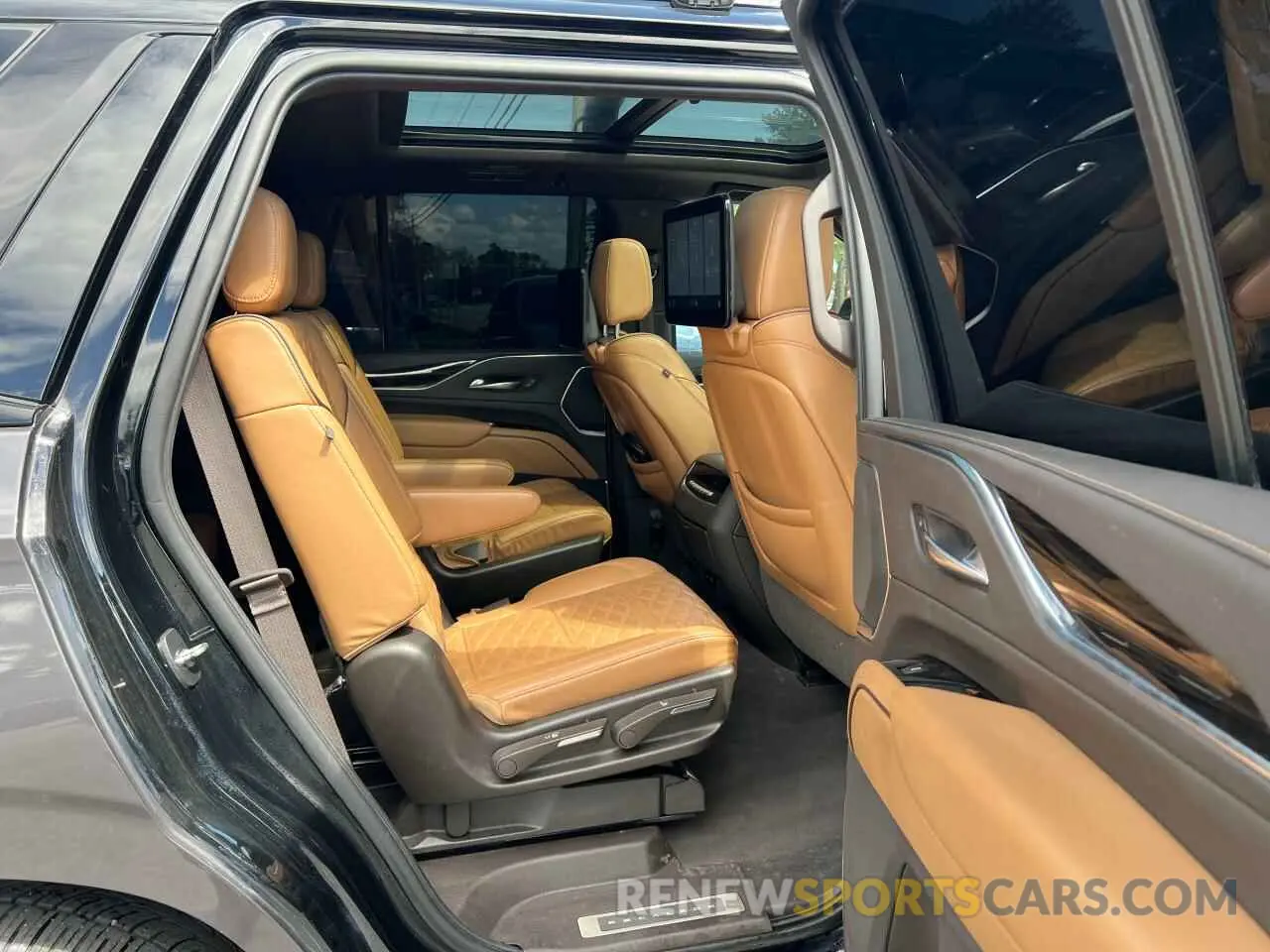 6 Photograph of a damaged car 1GYS4FKL9MR242689 CADILLAC ESCALADE 2021