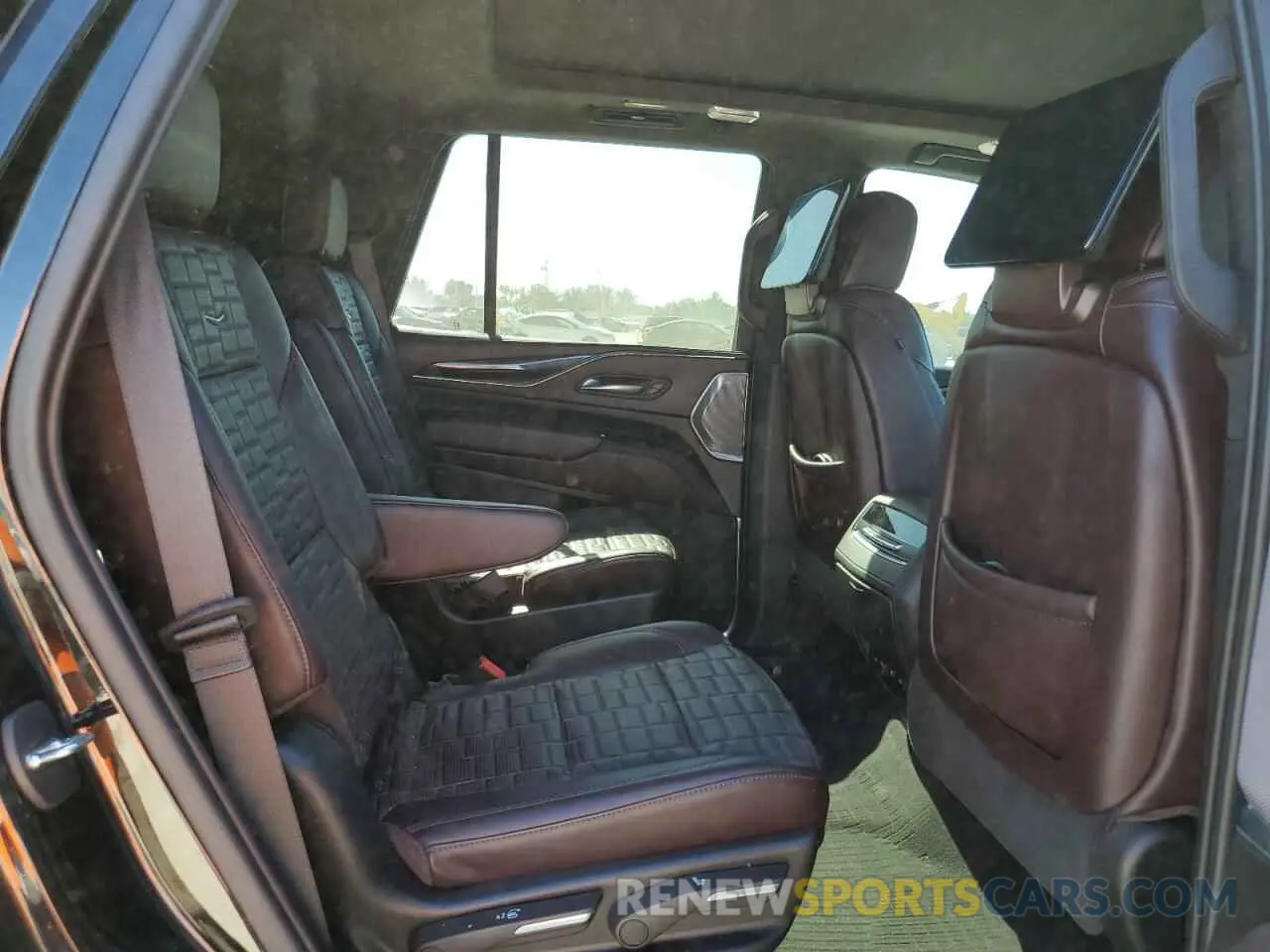11 Photograph of a damaged car 1GYS4GKL0MR436064 CADILLAC ESCALADE 2021