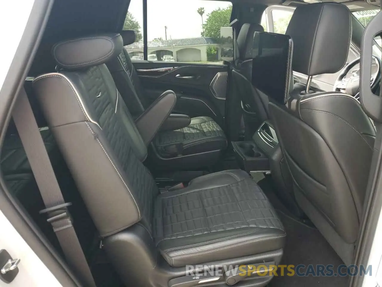 11 Photograph of a damaged car 1GYS4GKL8MR314830 CADILLAC ESCALADE 2021