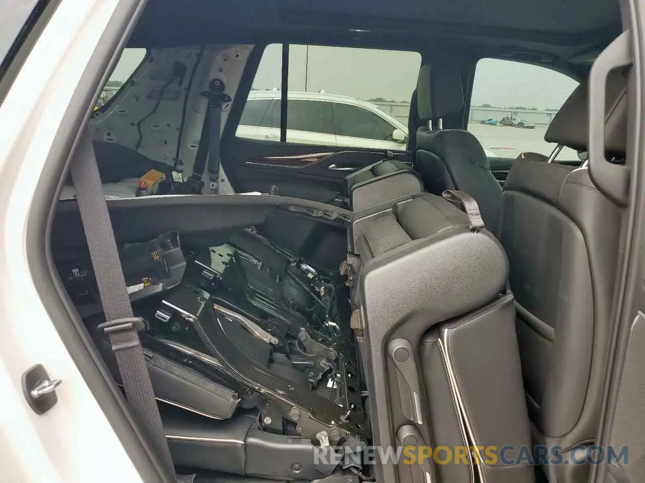 11 Photograph of a damaged car 1GYS3BKL2NR355879 CADILLAC ESCALADE 2022