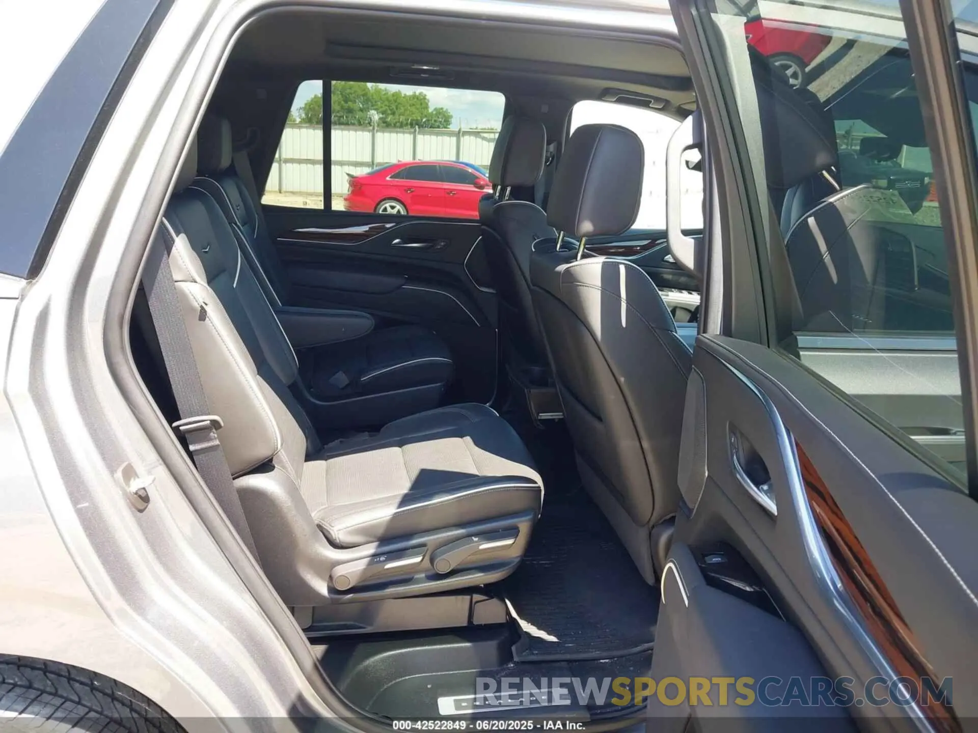 8 Photograph of a damaged car 1GYS3CKL9NR206472 CADILLAC ESCALADE 2022