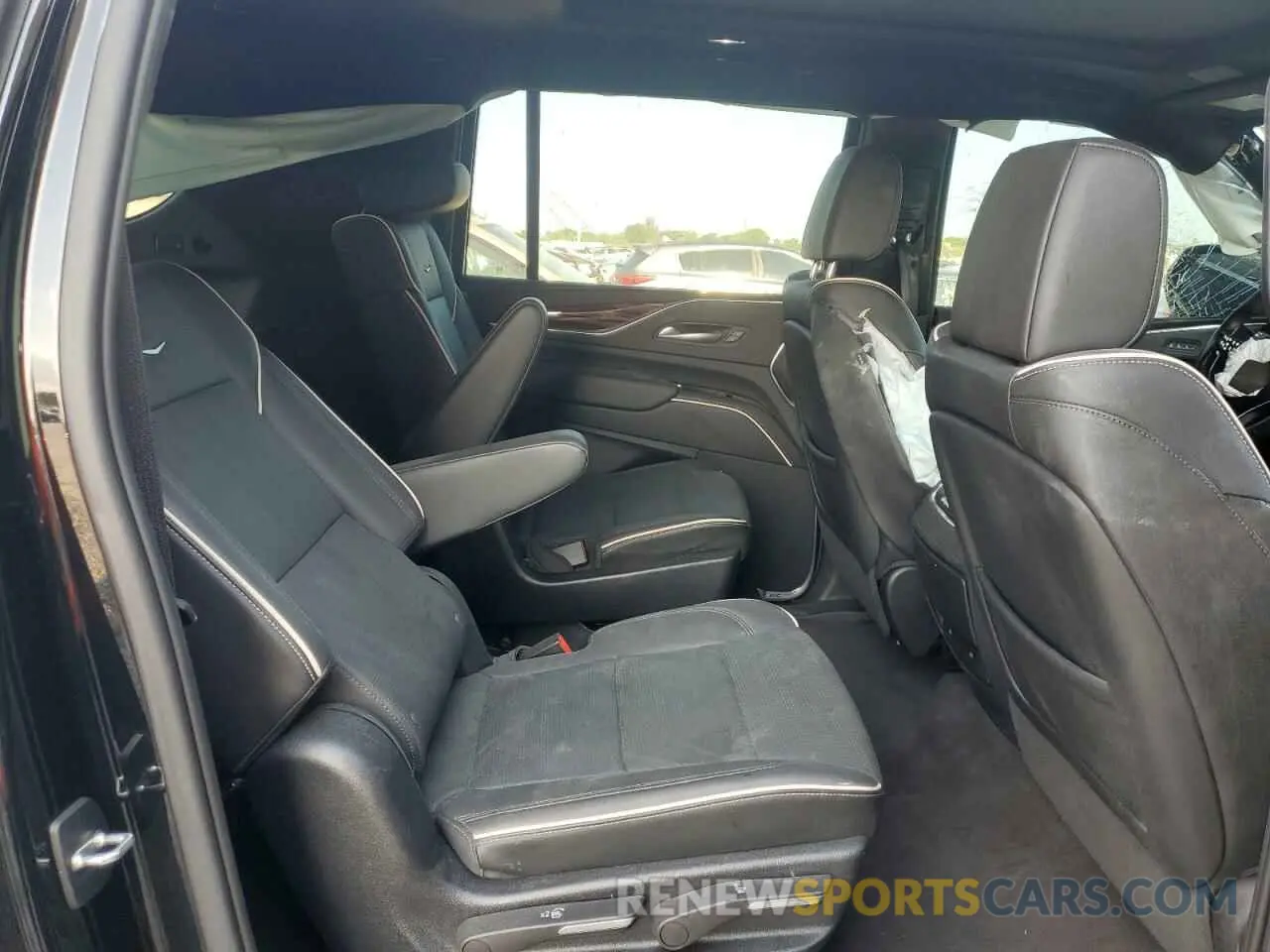 11 Photograph of a damaged car 1GYS3KKL9PR262067 CADILLAC ESCALADE 2023