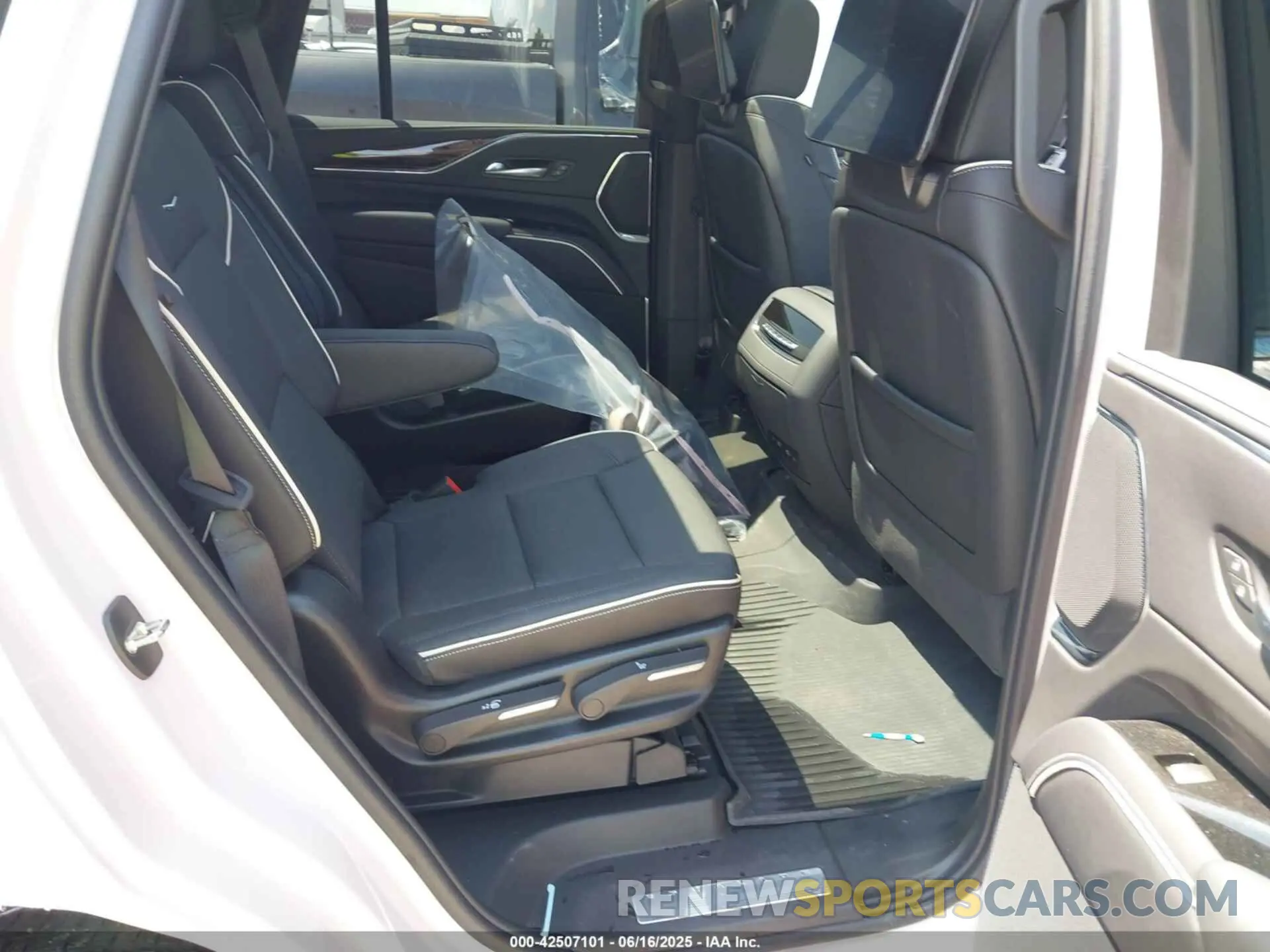 8 Фотография поврежденного автомобиля 1GYS4BKLXPR552766 CADILLAC ESCALADE 2023