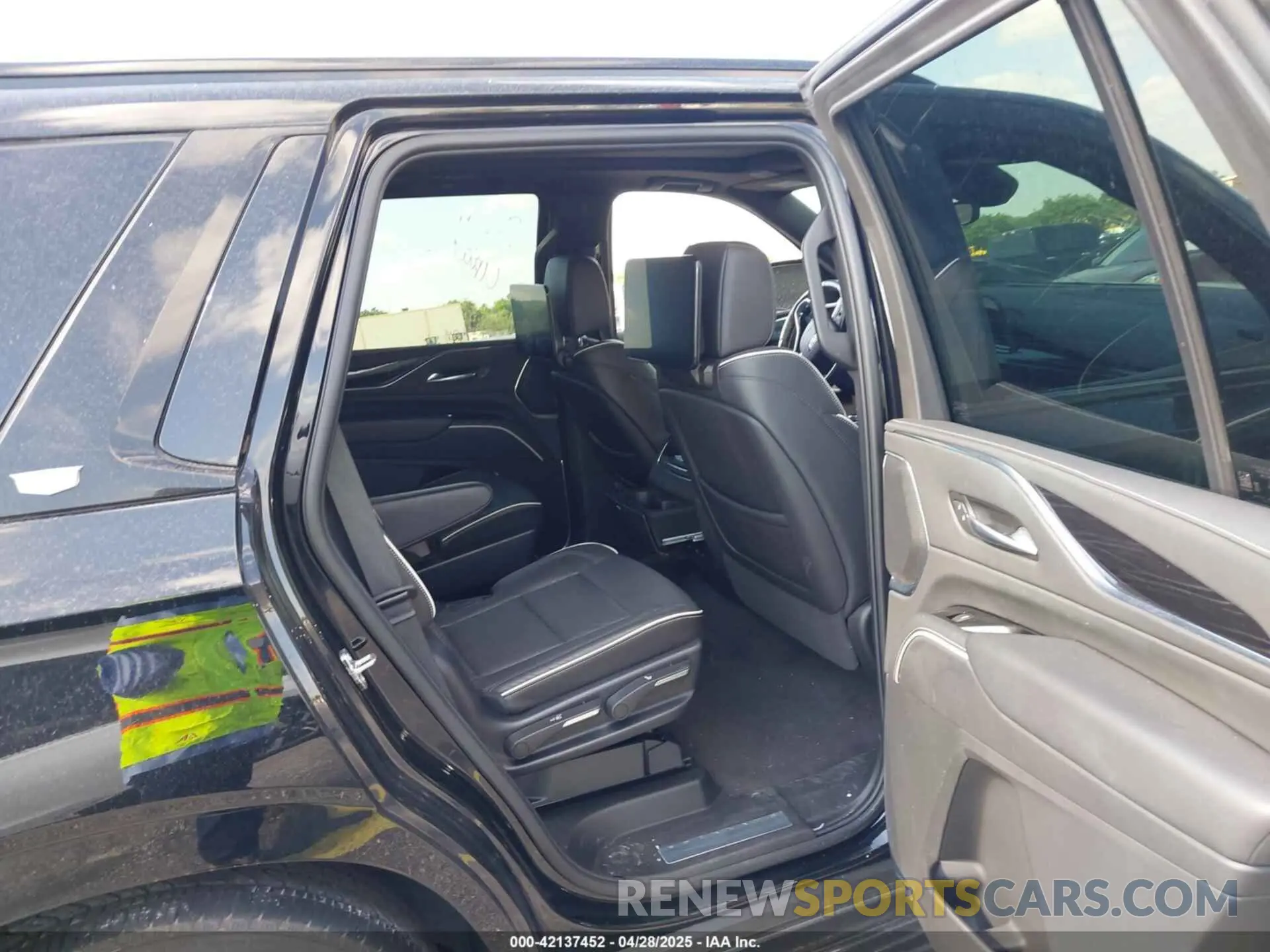 8 Фотография поврежденного автомобиля 1GYS4EKLXPR513435 CADILLAC ESCALADE 2023