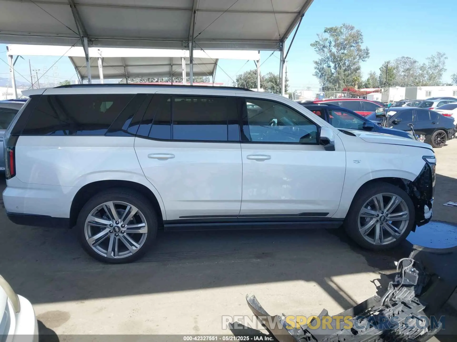 13 Photograph of a damaged car 1GYS9GRL5SR121703 CADILLAC ESCALADE 2025
