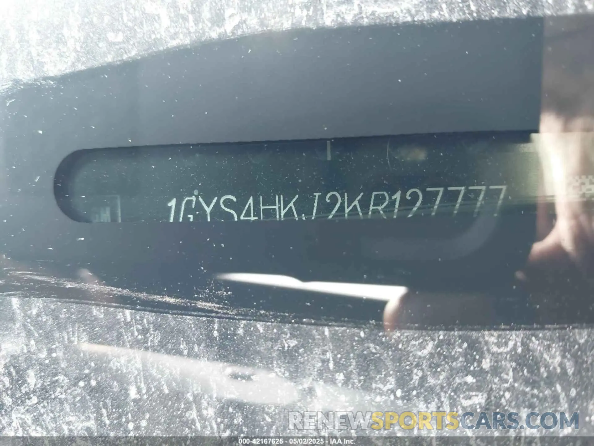 17 Photograph of a damaged car 1GYS4HKJ2KR127777 CADILLAC ESCALADE ESV 2019