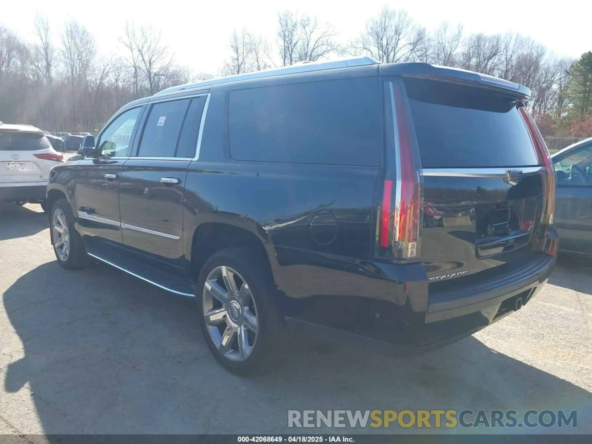 3 Photograph of a damaged car 1GYS4HKJ8KR167278 CADILLAC ESCALADE ESV 2019