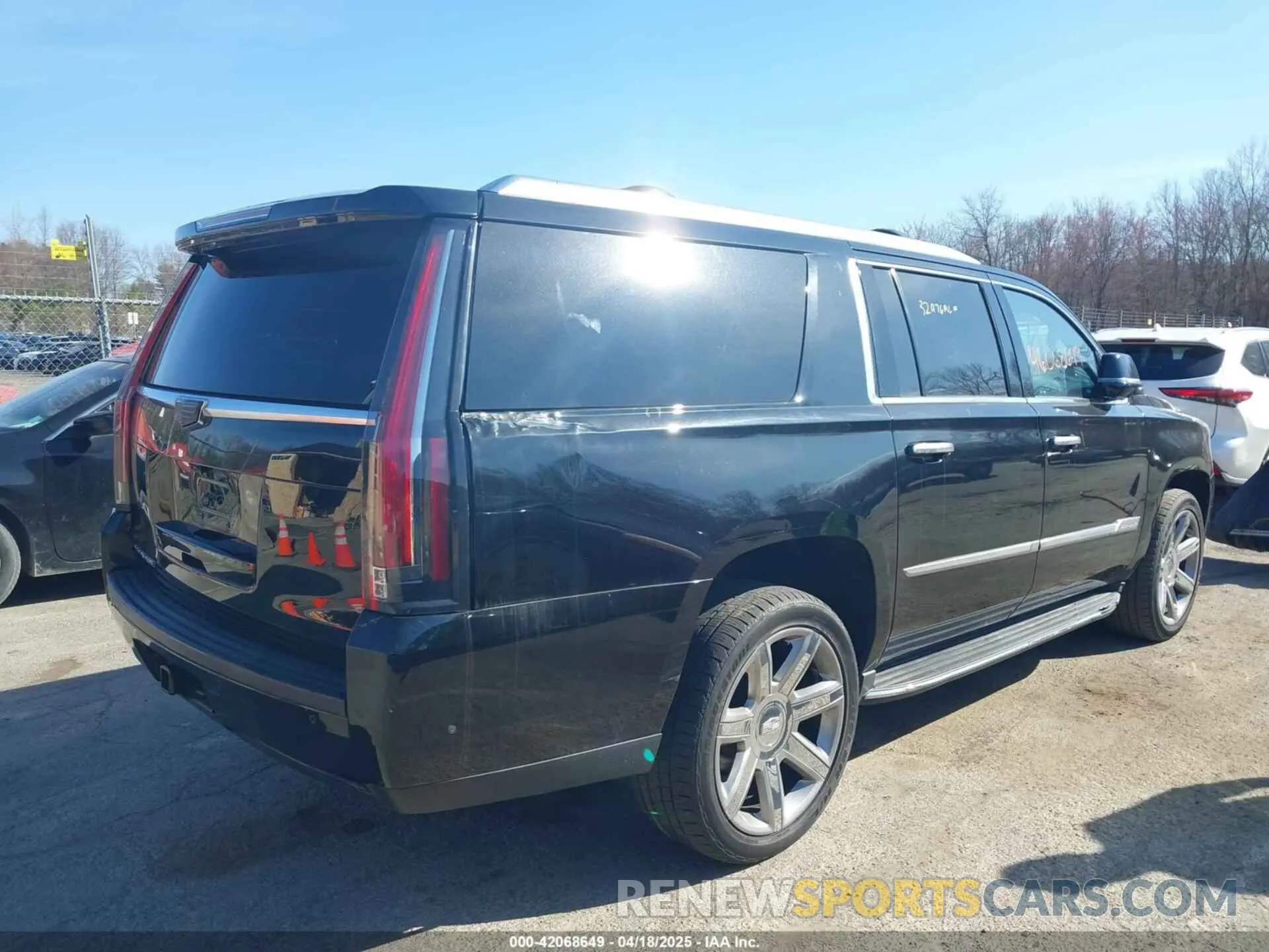 4 Photograph of a damaged car 1GYS4HKJ8KR167278 CADILLAC ESCALADE ESV 2019