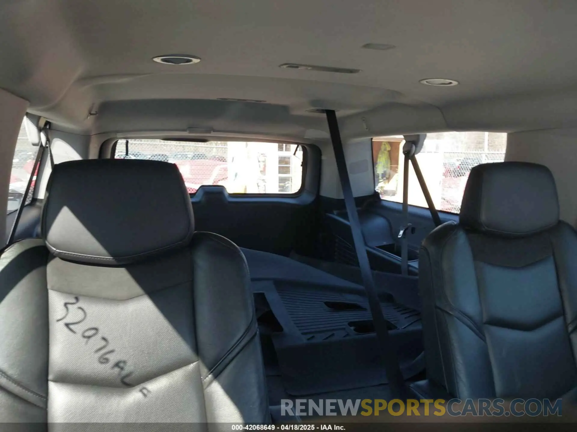 8 Photograph of a damaged car 1GYS4HKJ8KR167278 CADILLAC ESCALADE ESV 2019