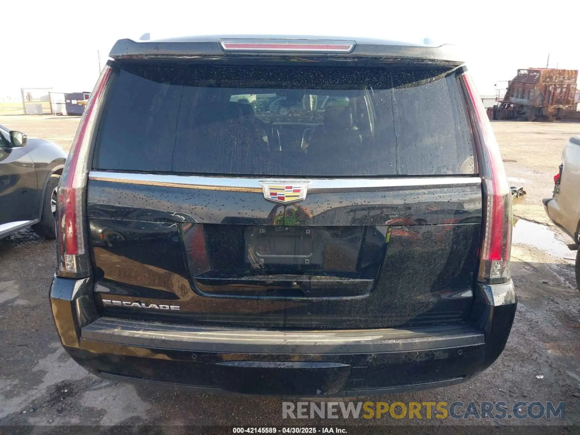 17 Photograph of a damaged car 1GYS3HKJXLR138403 CADILLAC ESCALADE ESV 2020