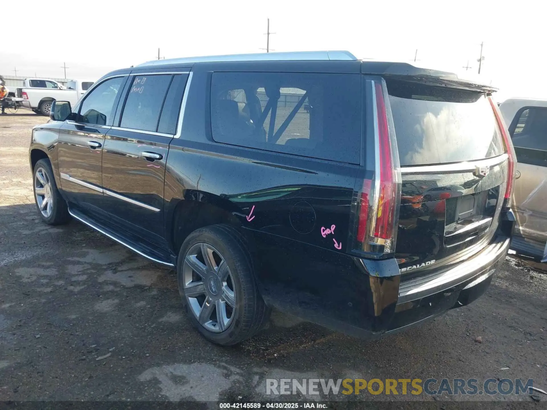 3 Photograph of a damaged car 1GYS3HKJXLR138403 CADILLAC ESCALADE ESV 2020
