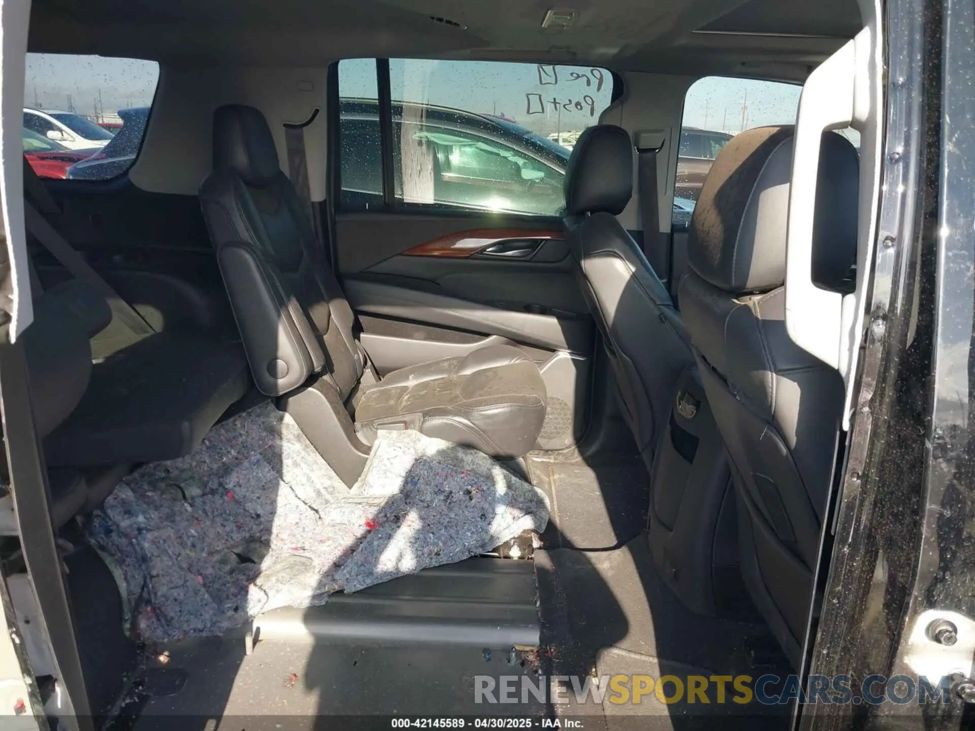 8 Photograph of a damaged car 1GYS3HKJXLR138403 CADILLAC ESCALADE ESV 2020