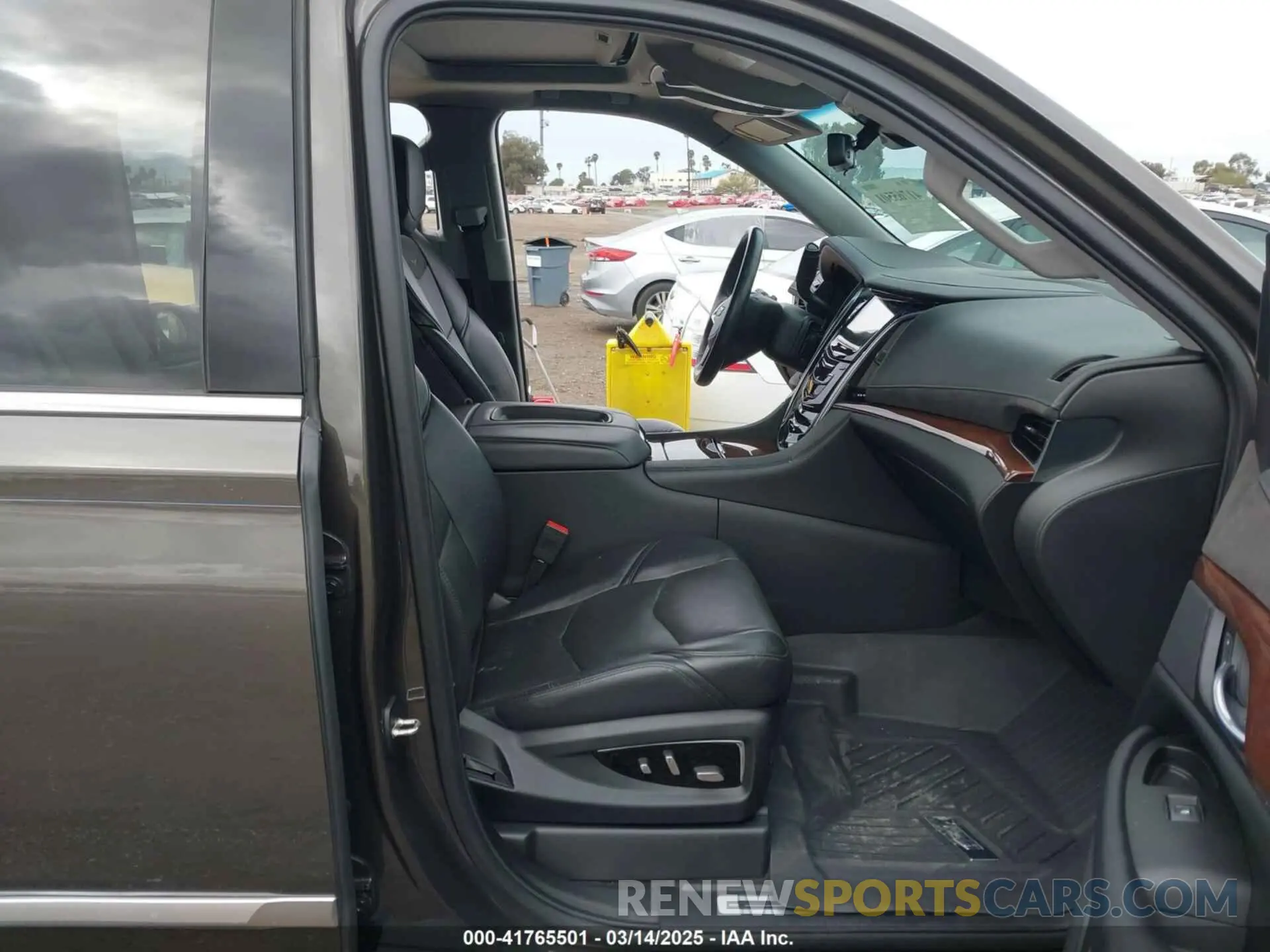 5 Photograph of a damaged car 1GYS4JKJ5LR238722 CADILLAC ESCALADE ESV 2020