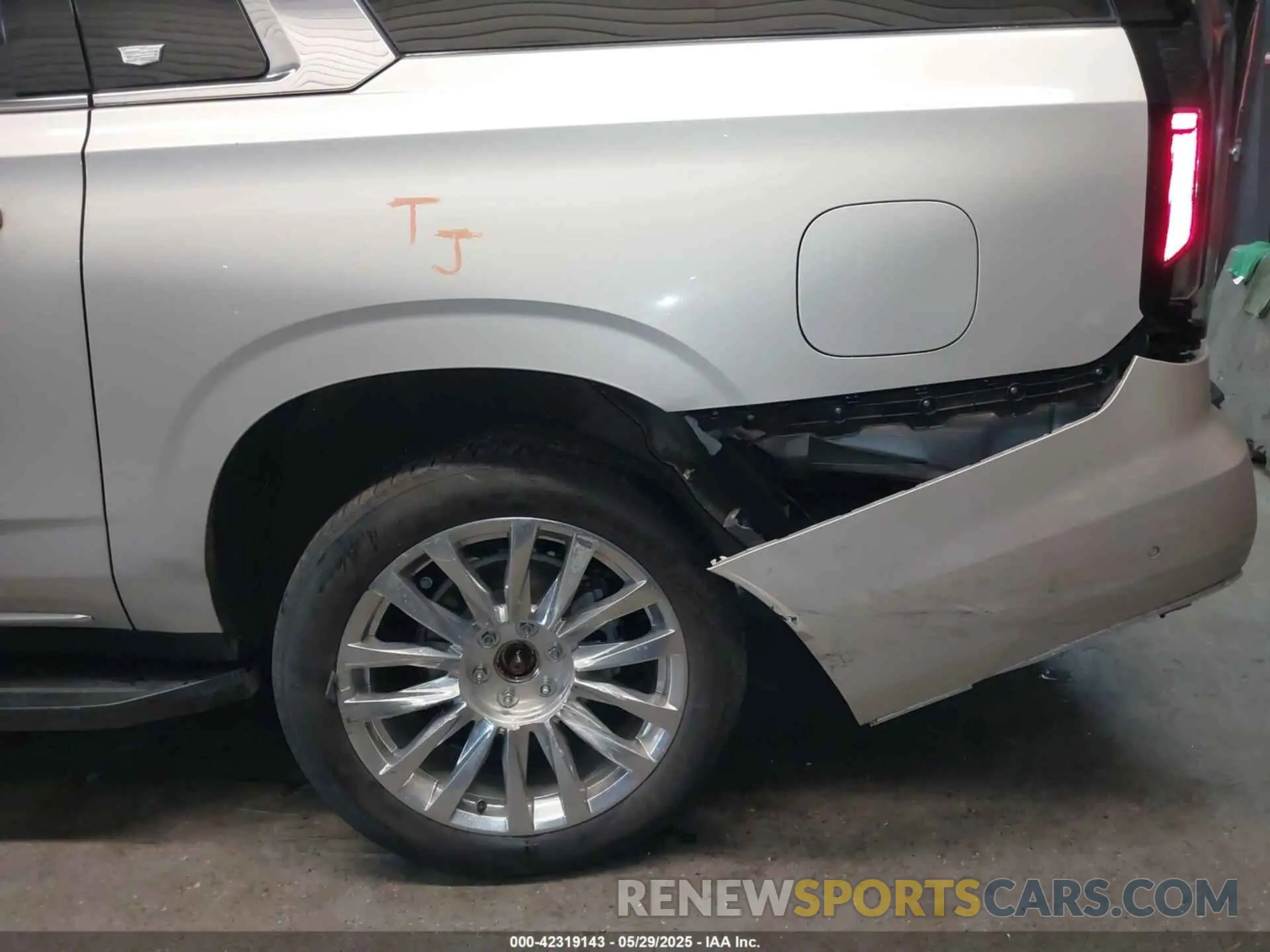 18 Photograph of a damaged car 1GYS4KKT1NR220003 CADILLAC ESCALADE ESV 2022