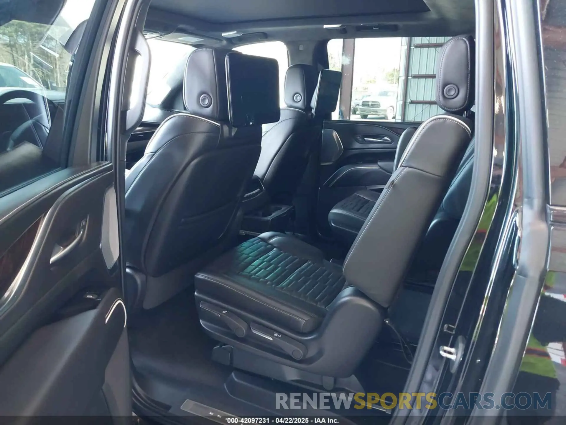 8 Фотография поврежденного автомобиля 1GYS4RKL8PR219829 CADILLAC ESCALADE ESV 2023
