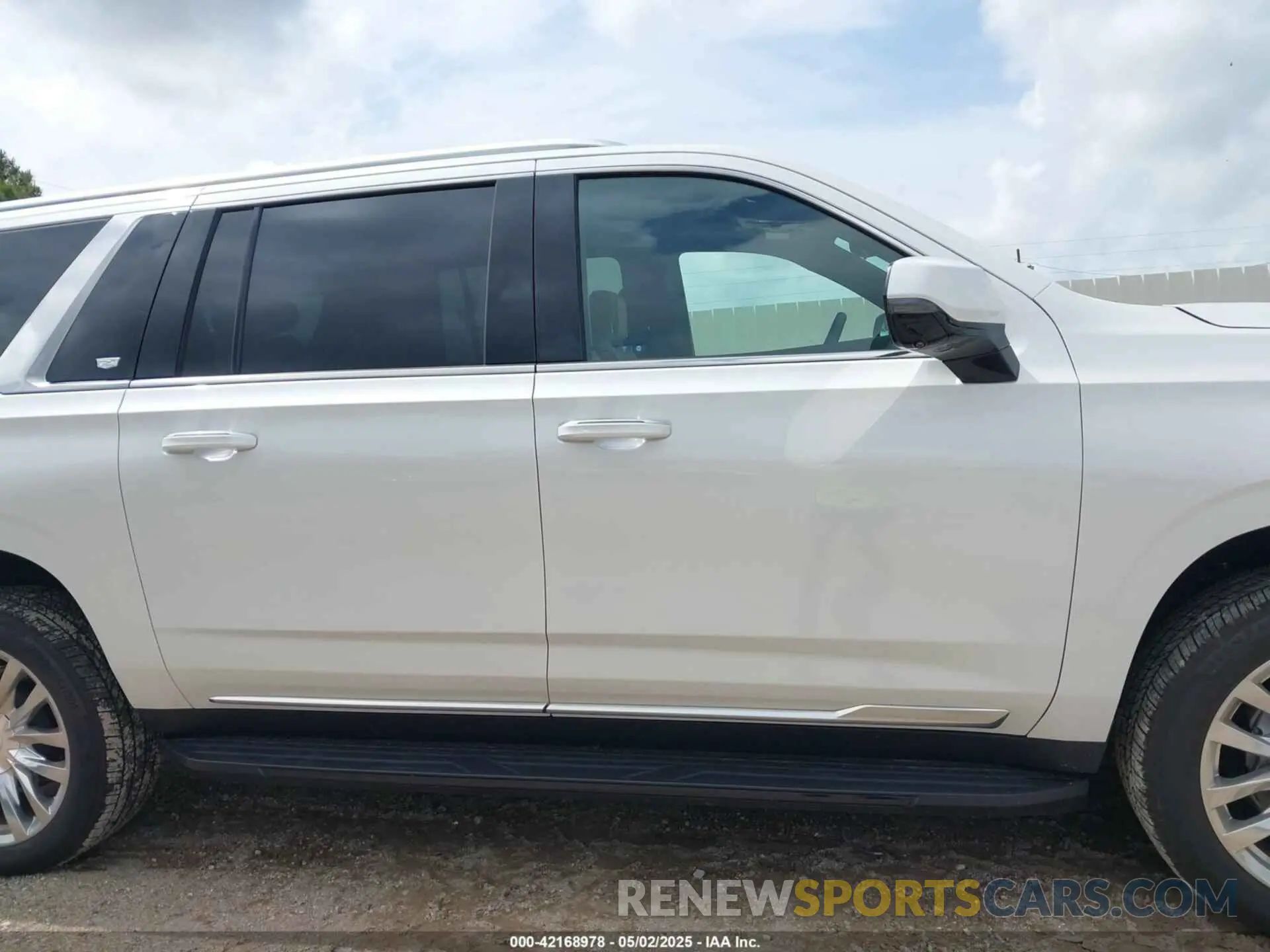 14 Photograph of a damaged car 1GYS4KKL2RR357697 CADILLAC ESCALADE ESV 2024