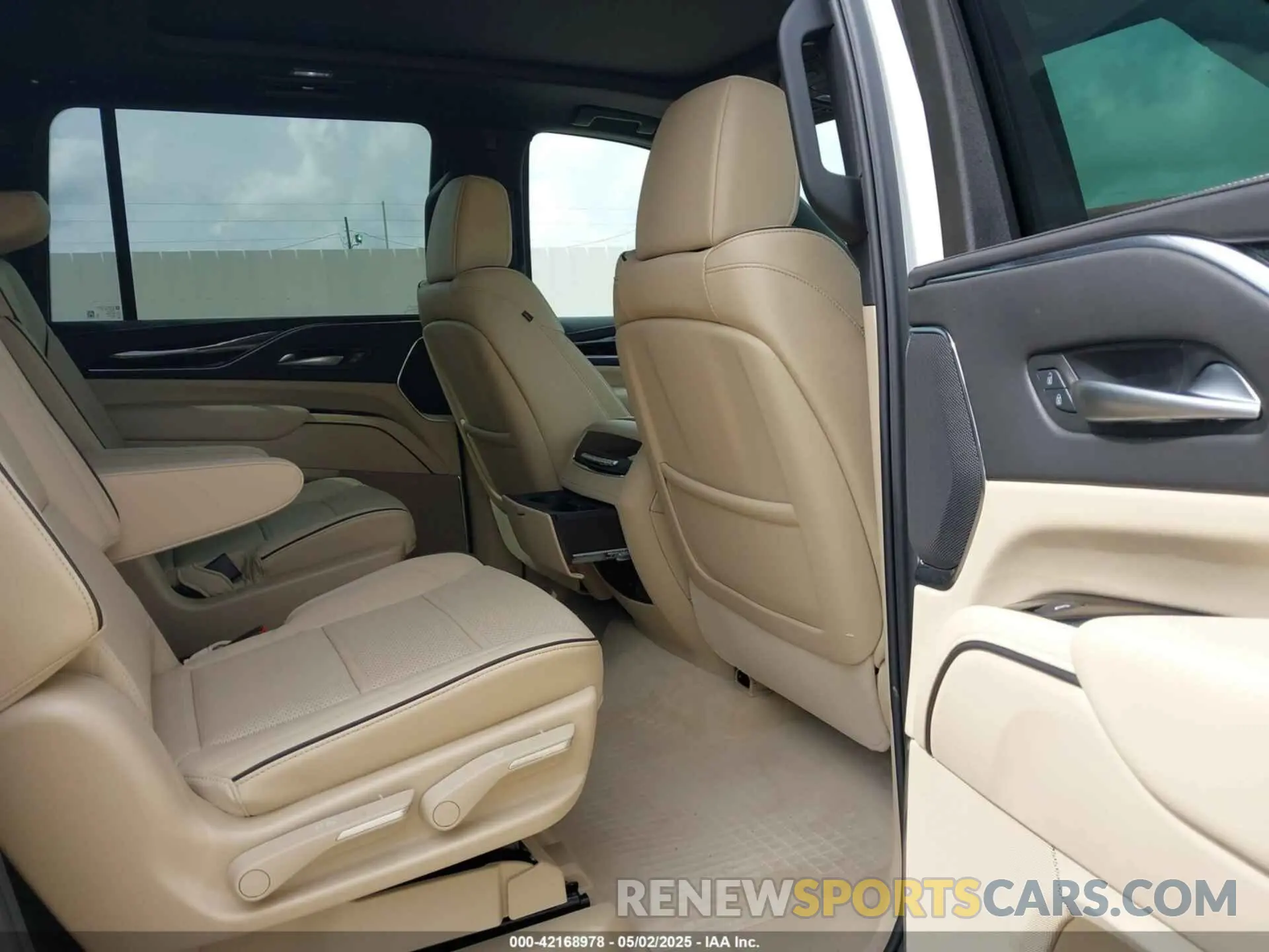 8 Photograph of a damaged car 1GYS4KKL2RR357697 CADILLAC ESCALADE ESV 2024