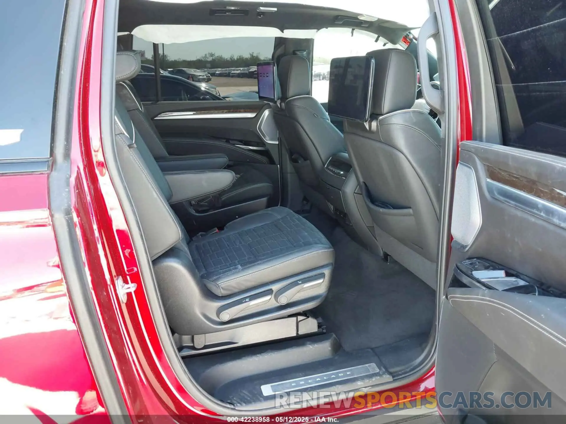 18 Фотография поврежденного автомобиля 1GYS8RRL3SR105112 CADILLAC ESCALADE ESV 2025