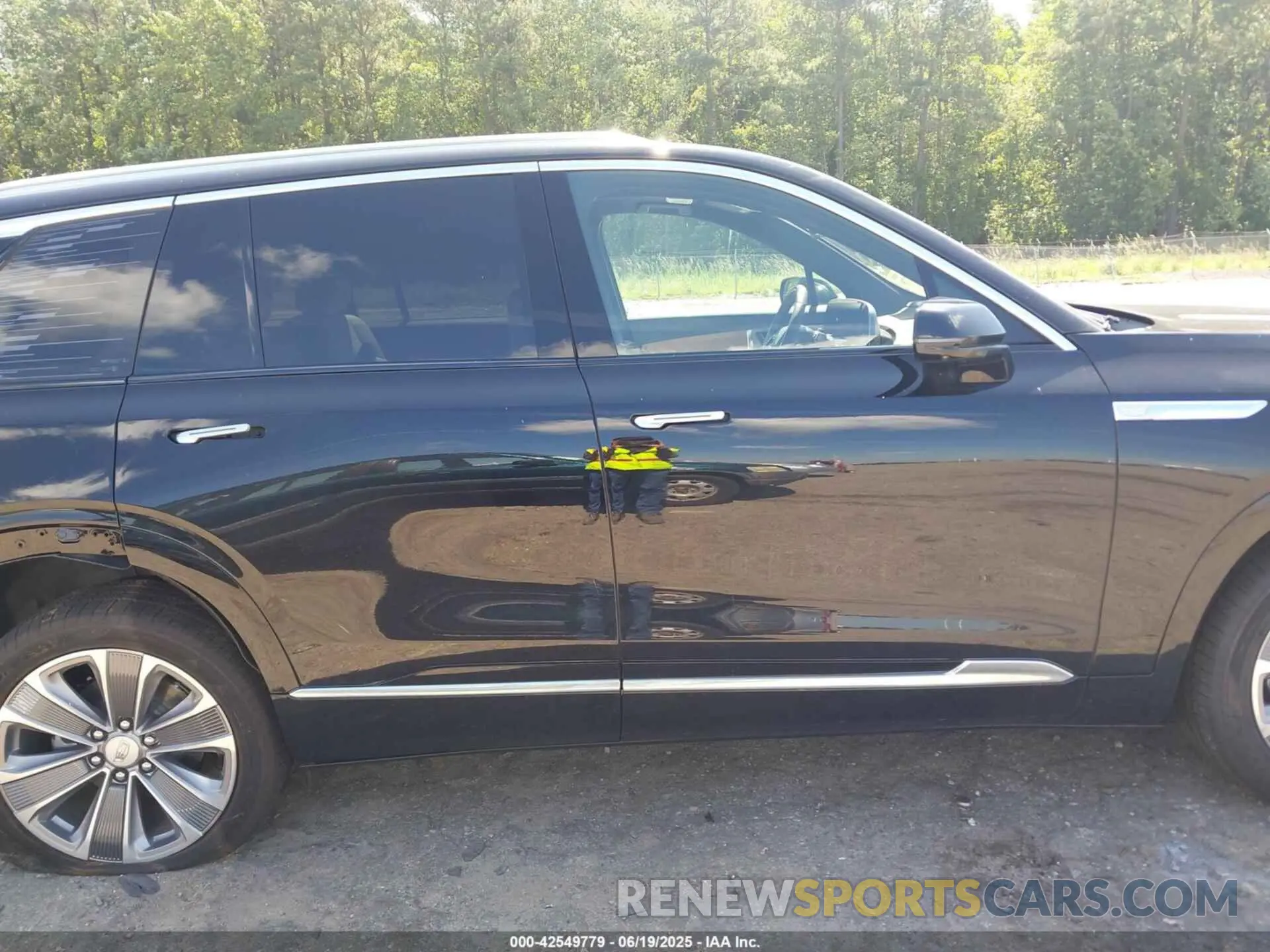 13 Photograph of a damaged car 1GYC3KMLXTZ701319 CADILLAC VISTIQ 2026