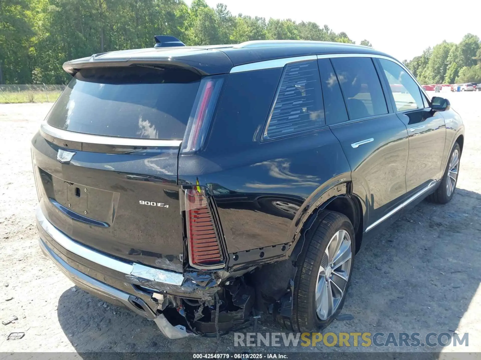 4 Photograph of a damaged car 1GYC3KMLXTZ701319 CADILLAC VISTIQ 2026