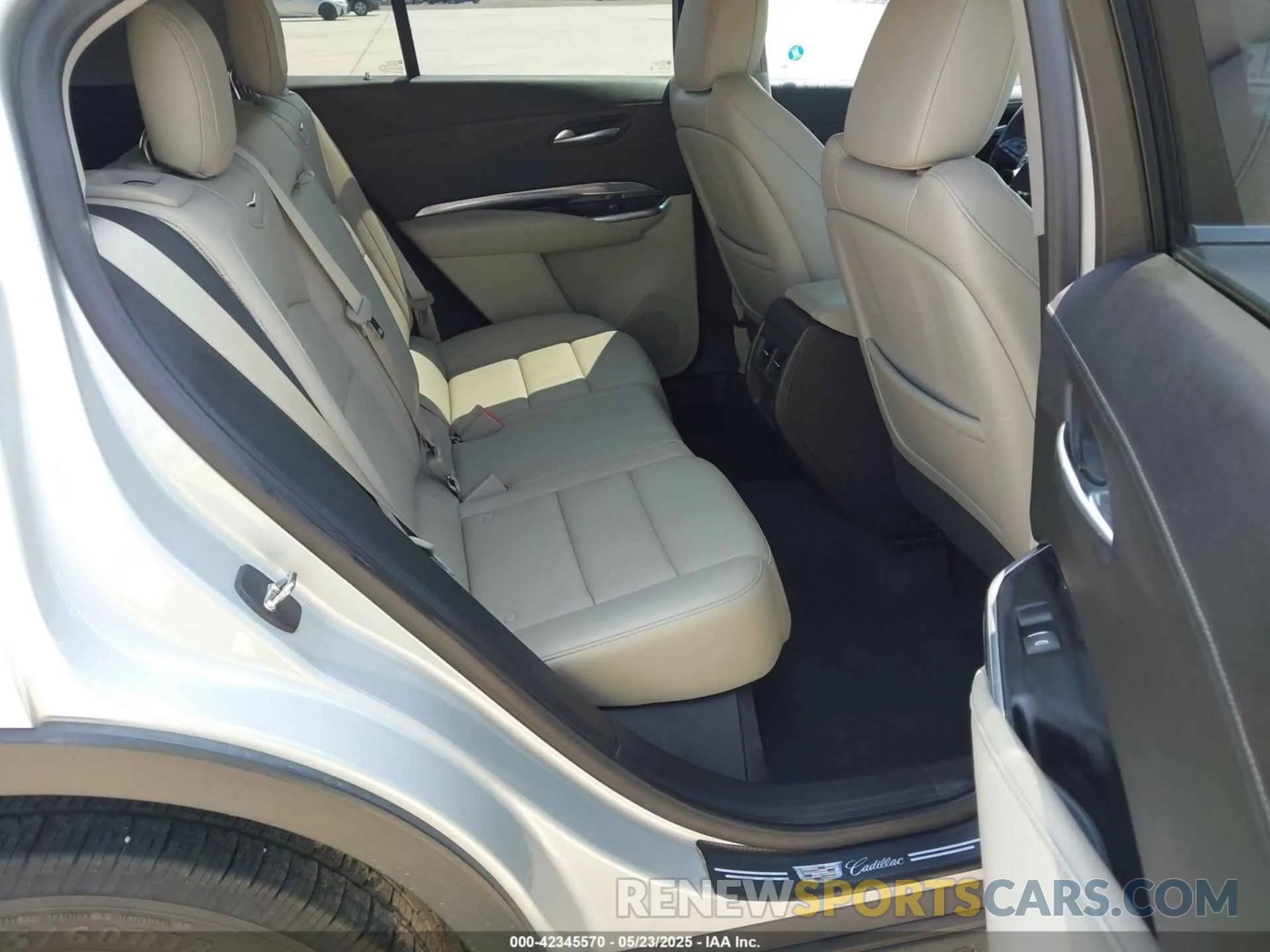 8 Photograph of a damaged car 1GYAZAR43KF144836 CADILLAC XT4 2019