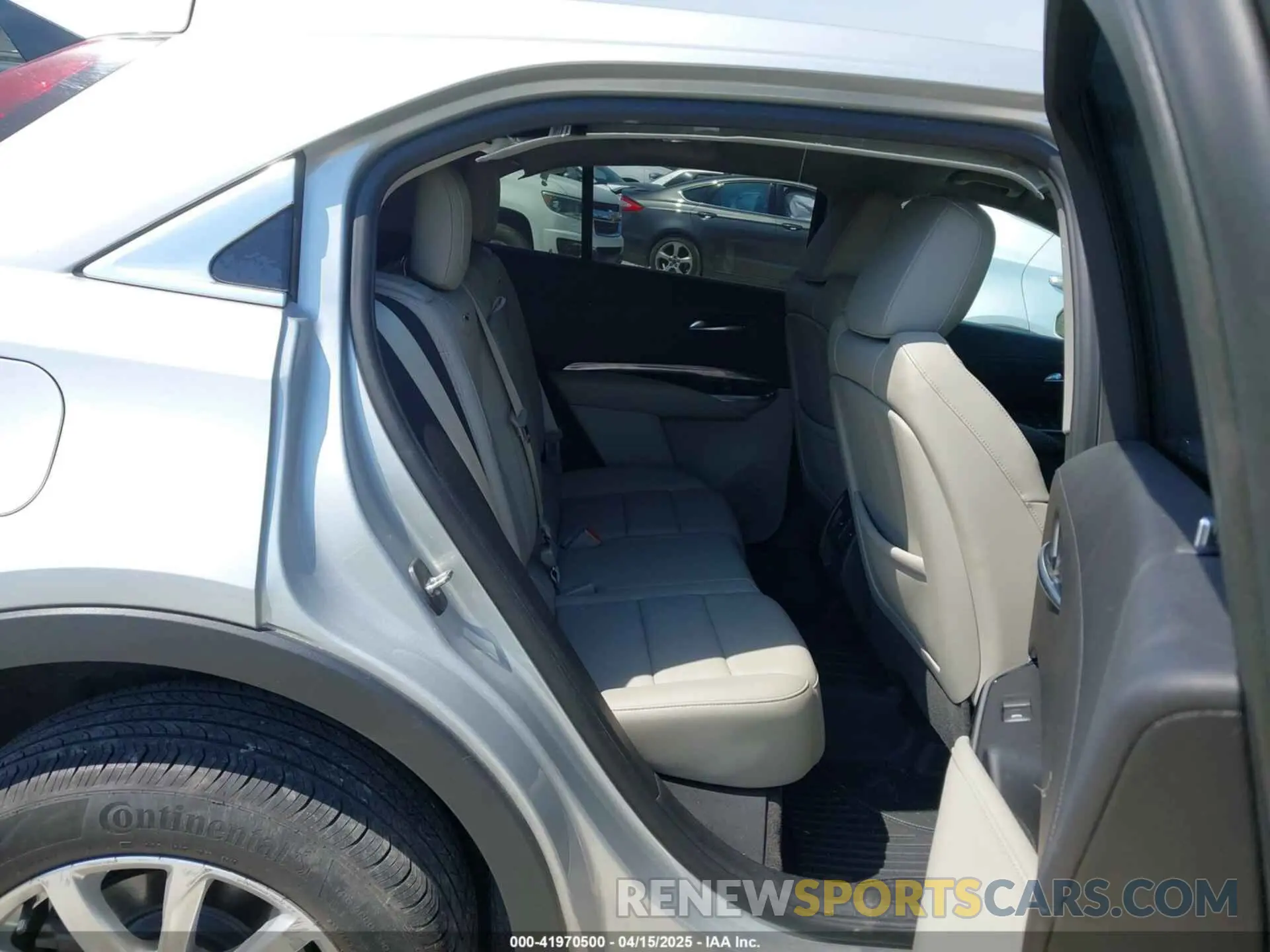 8 Фотография поврежденного автомобиля 1GYAZAR43KF211662 CADILLAC XT4 2019
