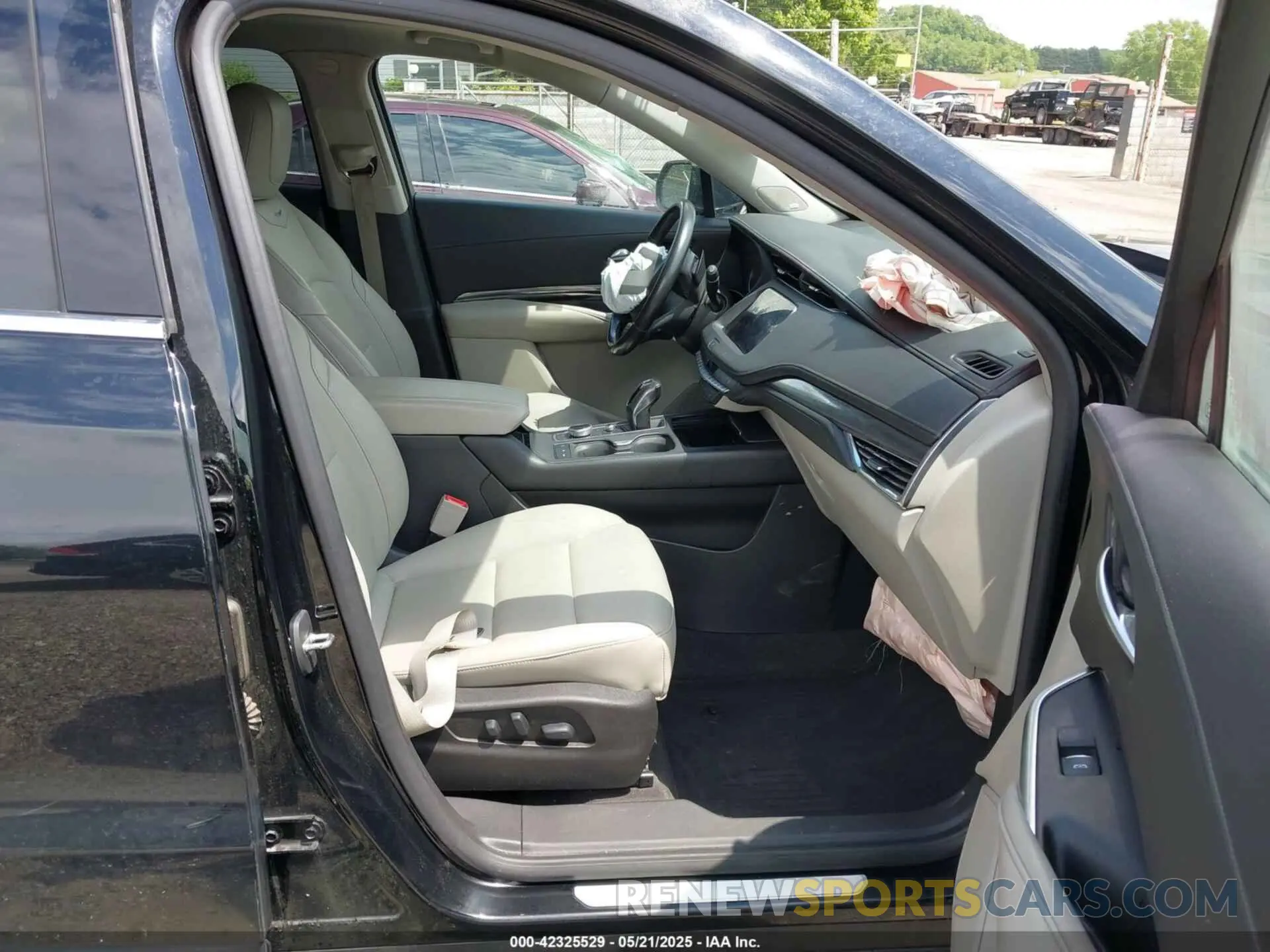 5 Photograph of a damaged car 1GYFZBR41KF150209 CADILLAC XT4 2019
