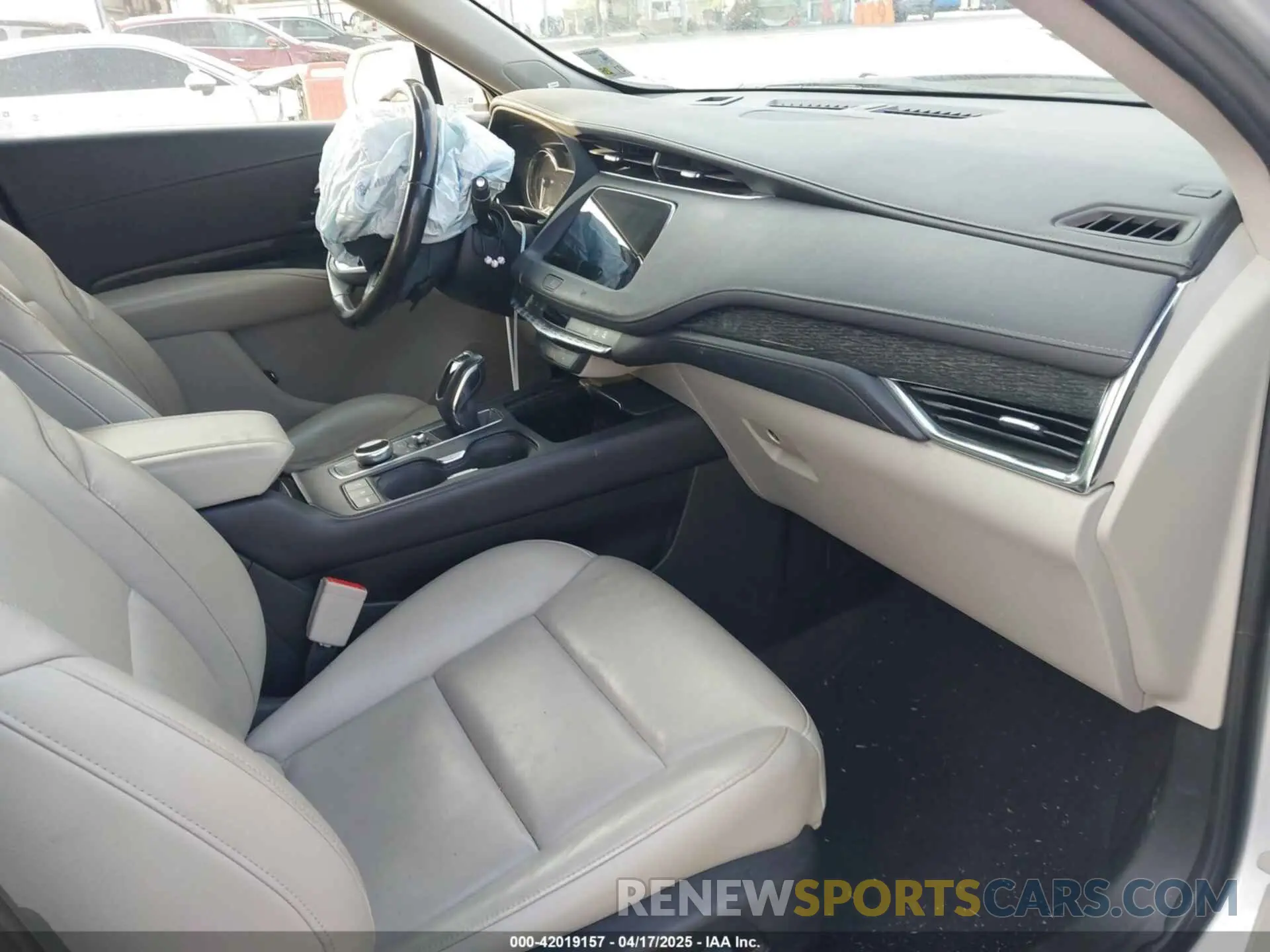5 Photograph of a damaged car 1GYFZCR42KF228986 CADILLAC XT4 2019
