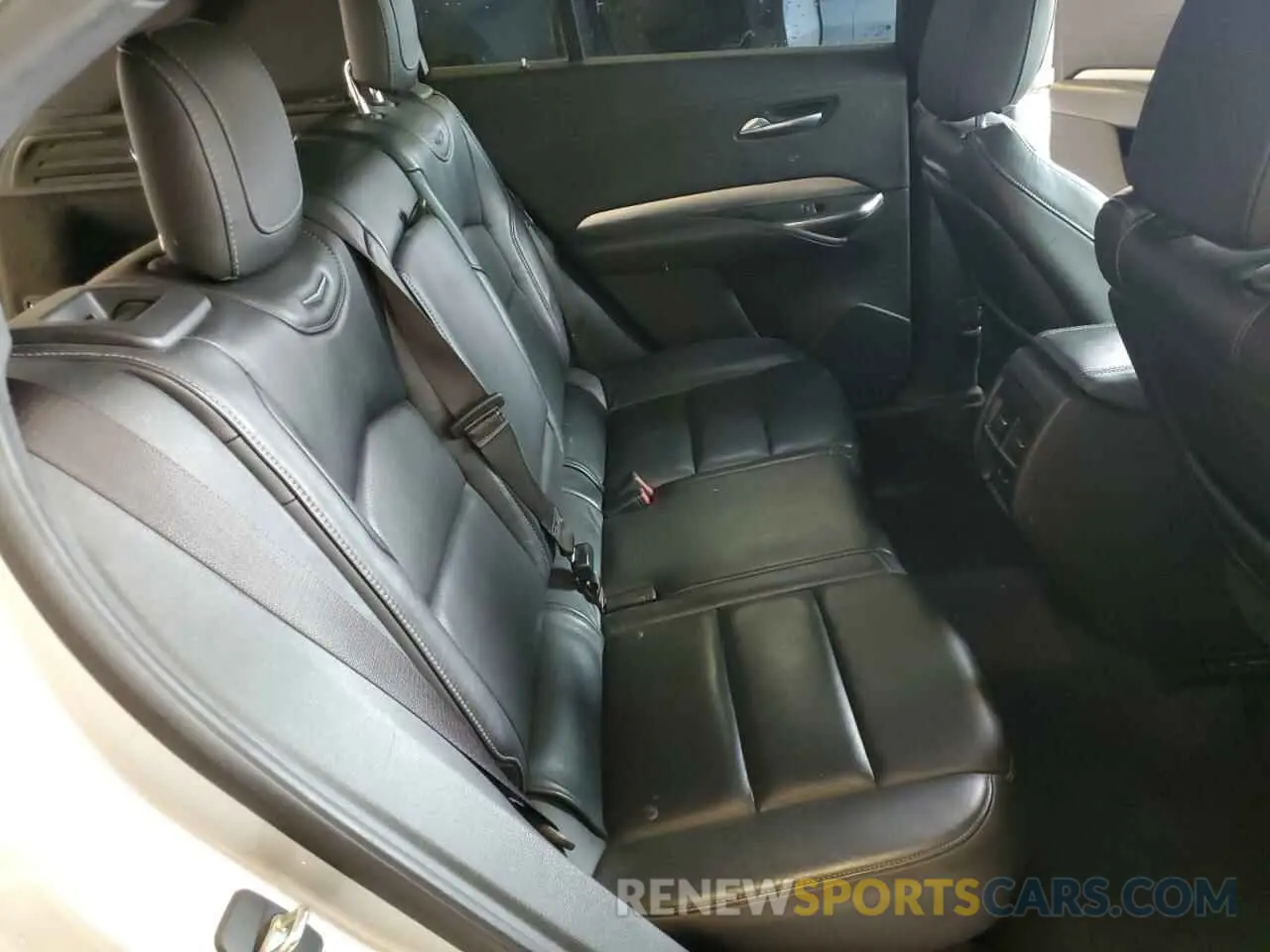 11 Photograph of a damaged car 1GYFZCR46KF198424 CADILLAC XT4 2019