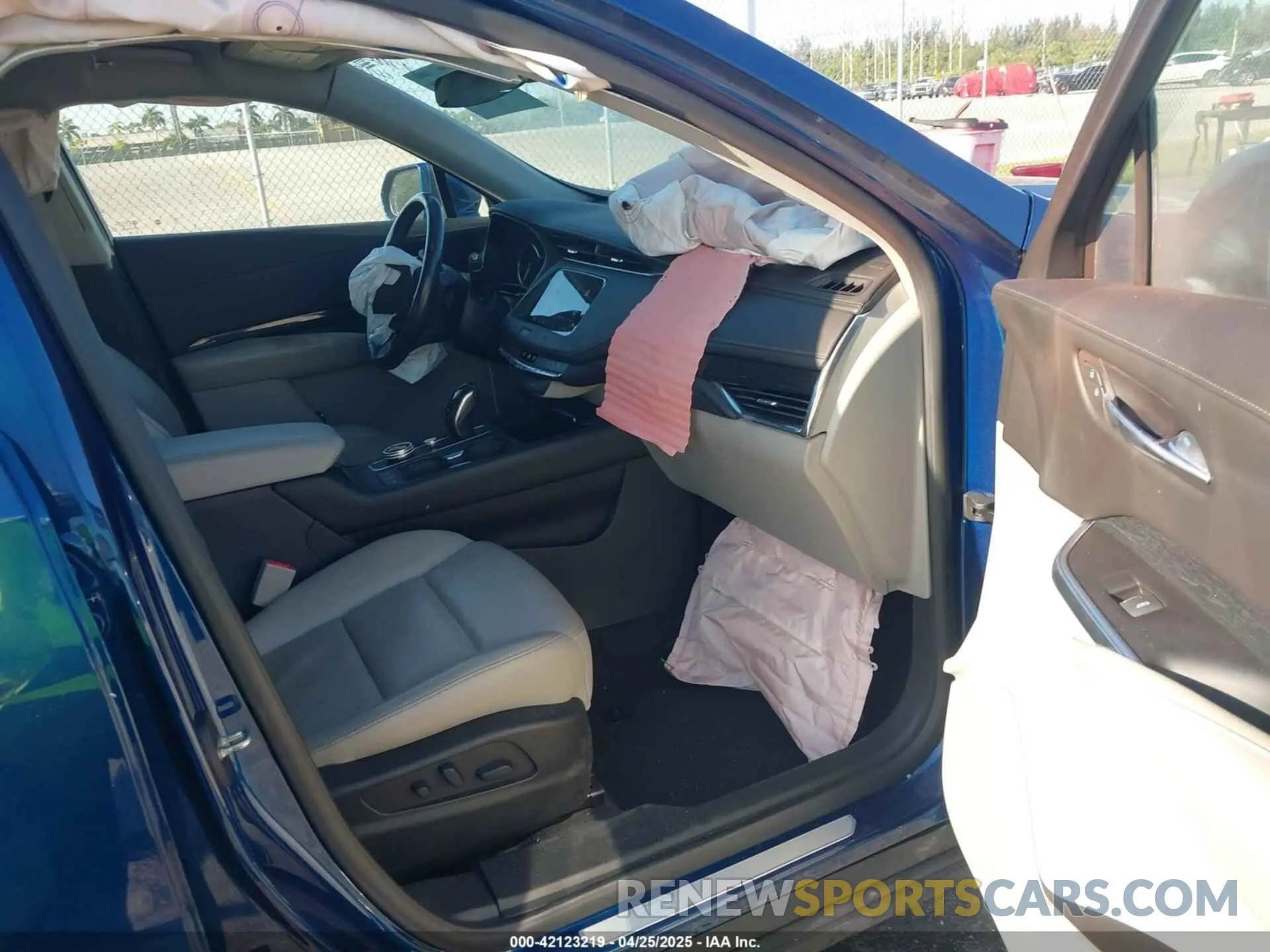 5 Фотография поврежденного автомобиля 1GYFZCR47KF128284 CADILLAC XT4 2019