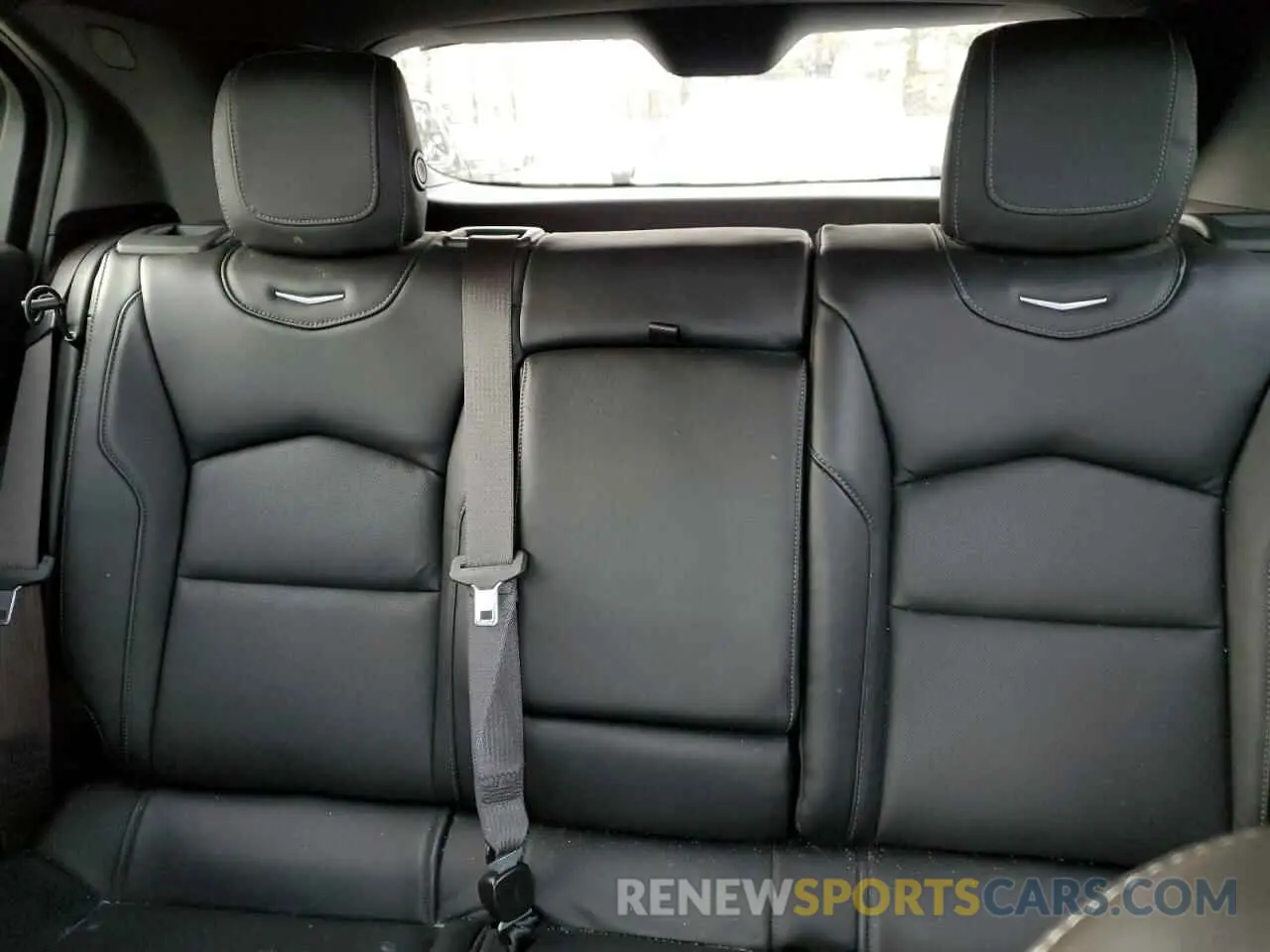 10 Photograph of a damaged car 1GYFZDR40KF101367 CADILLAC XT4 2019