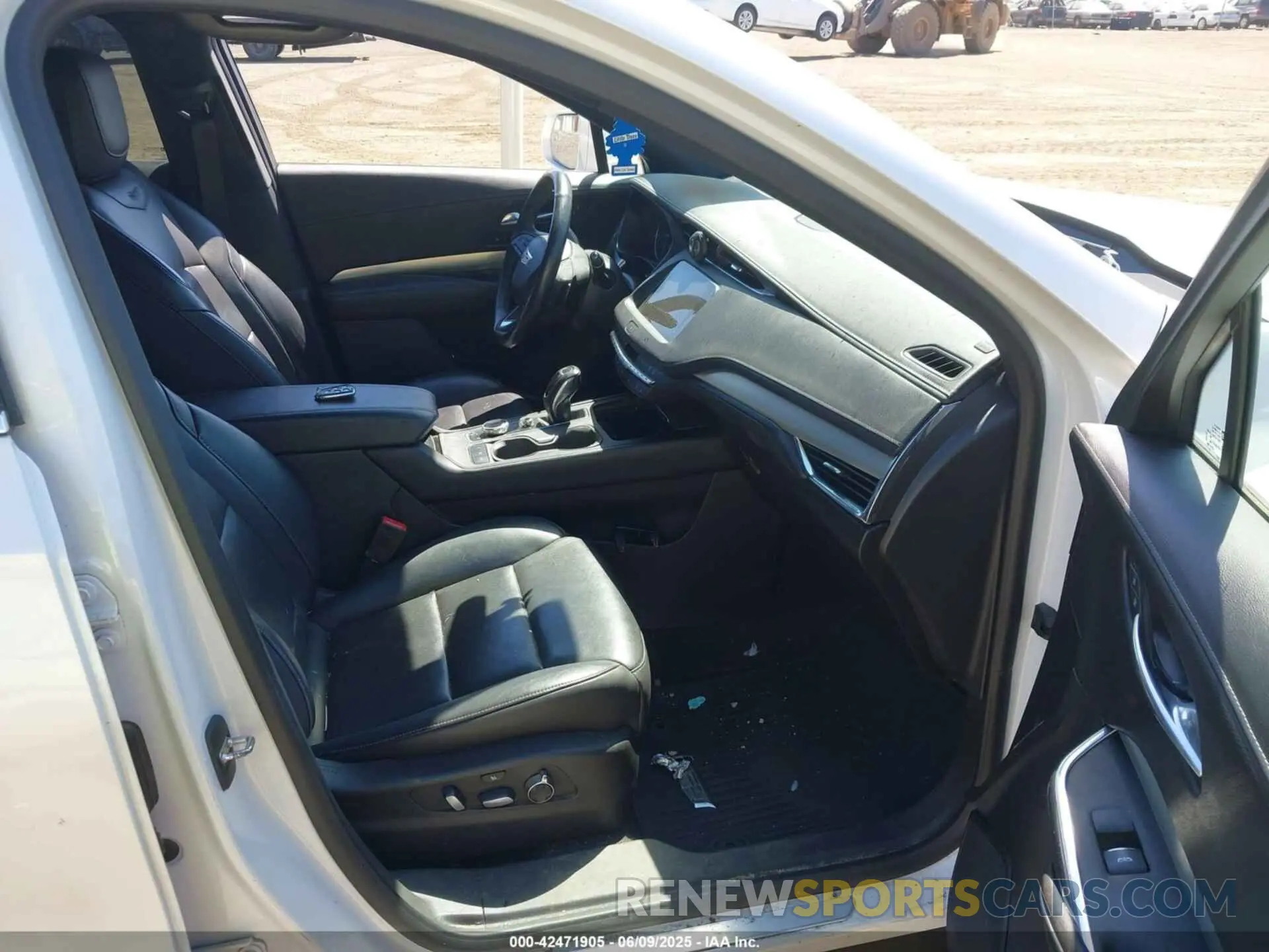 5 Photograph of a damaged car 1GYFZDR41KF154742 CADILLAC XT4 2019