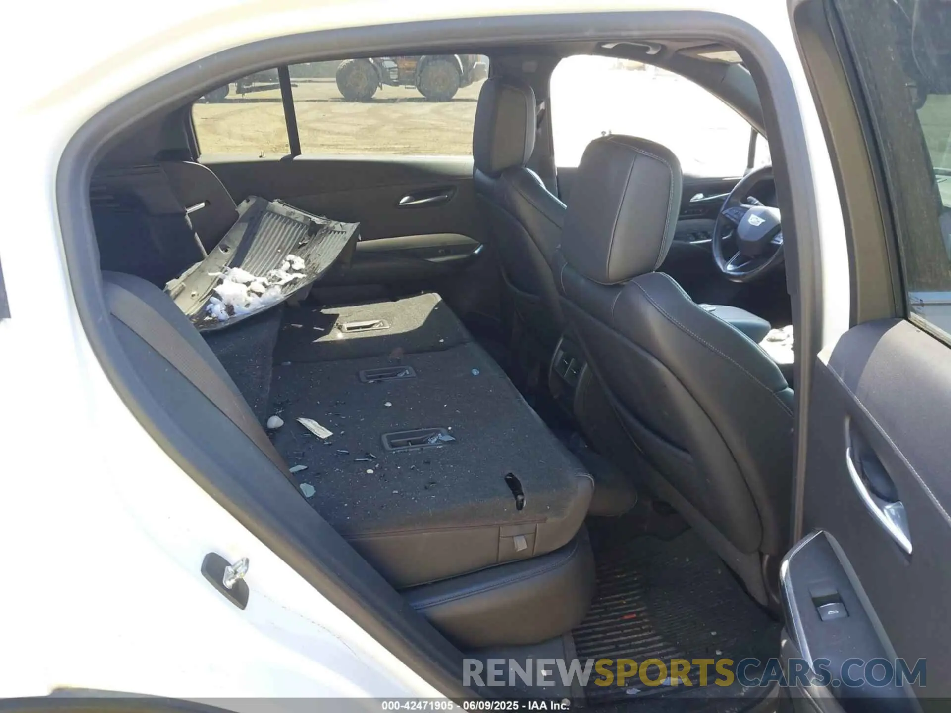 8 Photograph of a damaged car 1GYFZDR41KF154742 CADILLAC XT4 2019