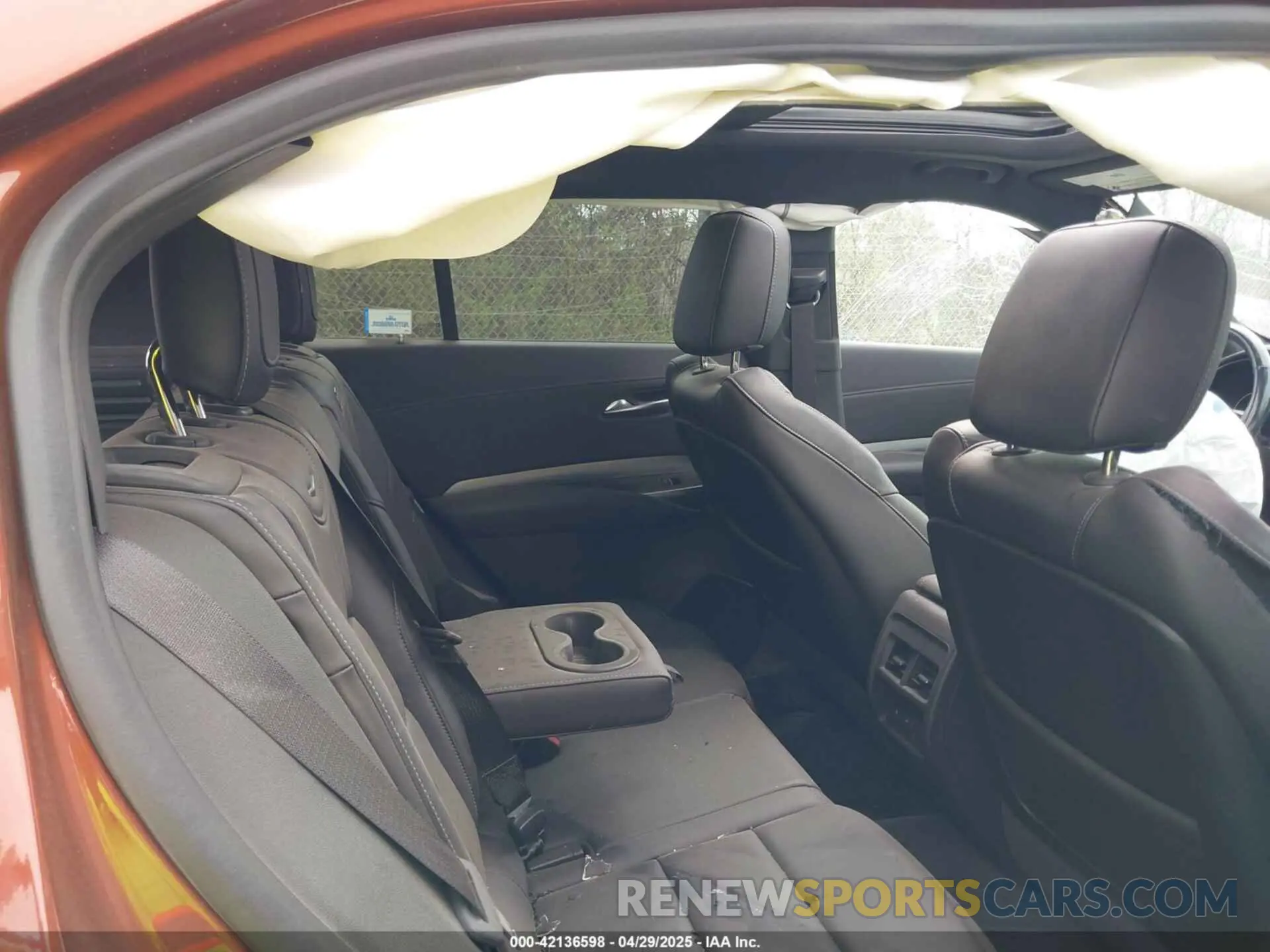 8 Фотография поврежденного автомобиля 1GYFZDR45KF183306 CADILLAC XT4 2019