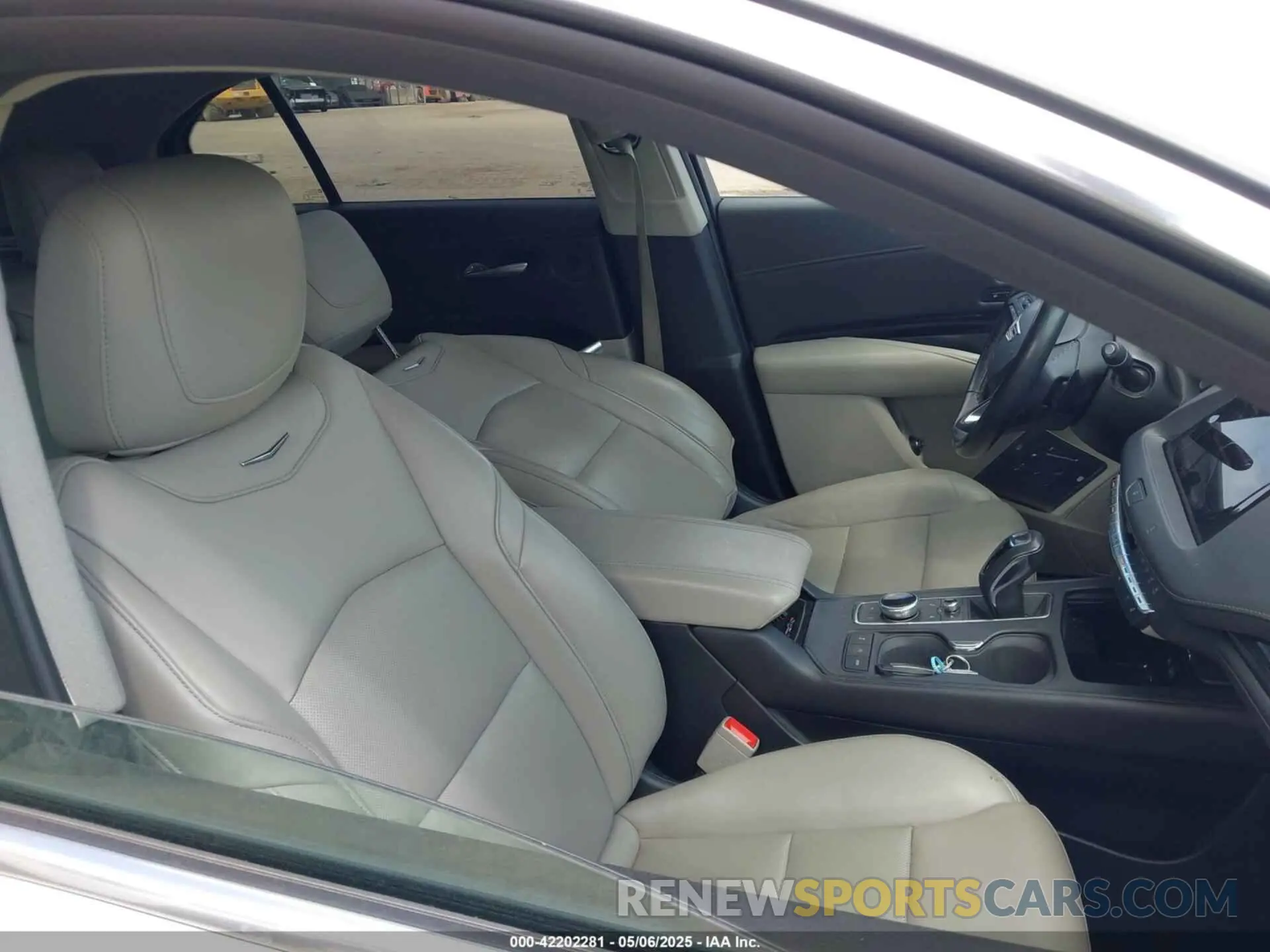 5 Фотография поврежденного автомобиля 1GYFZDR48KF131619 CADILLAC XT4 2019