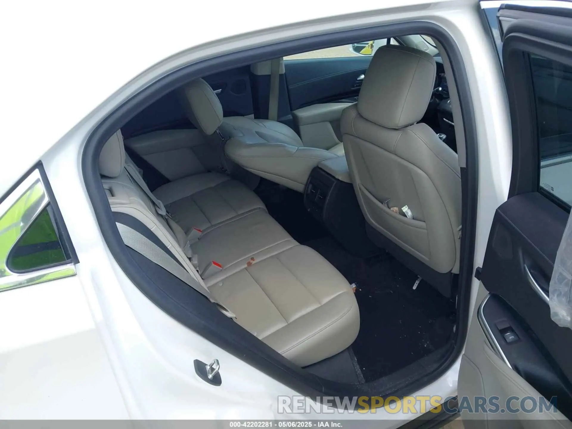8 Фотография поврежденного автомобиля 1GYFZDR48KF131619 CADILLAC XT4 2019