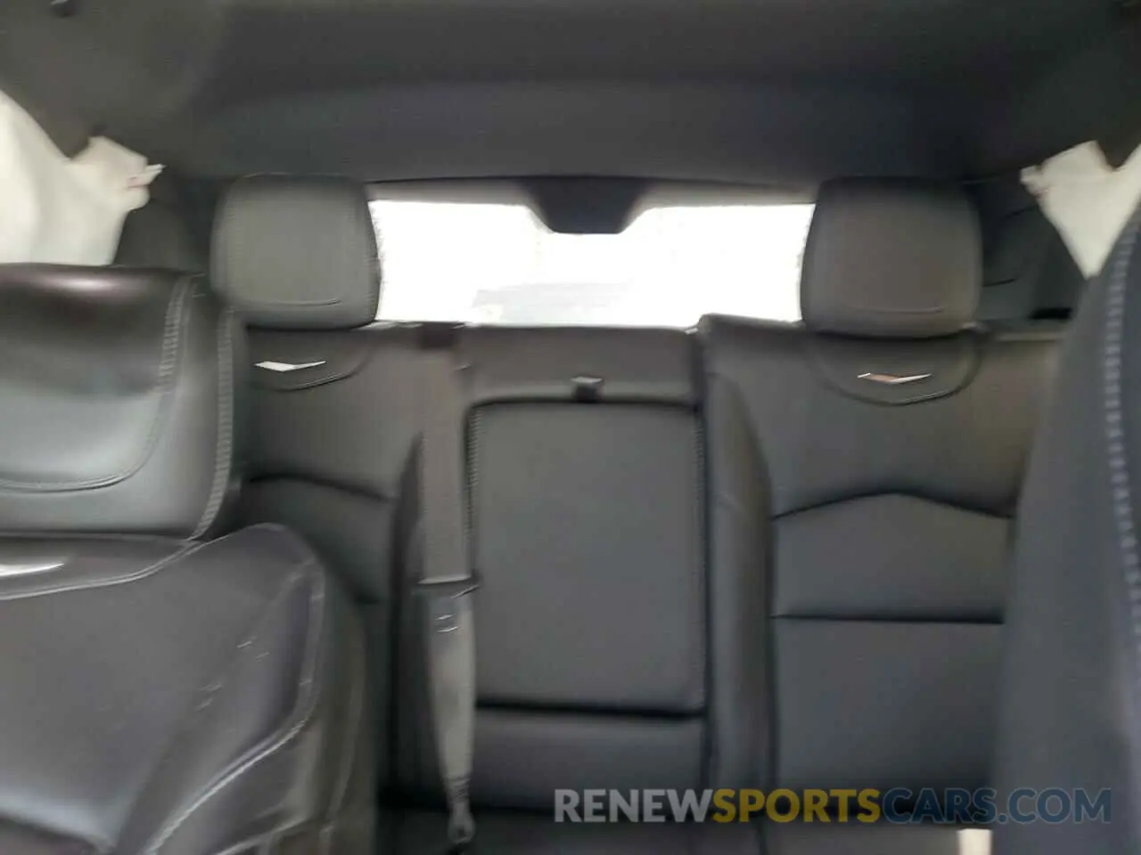 10 Photograph of a damaged car 1GYFZDR48KF194395 CADILLAC XT4 2019