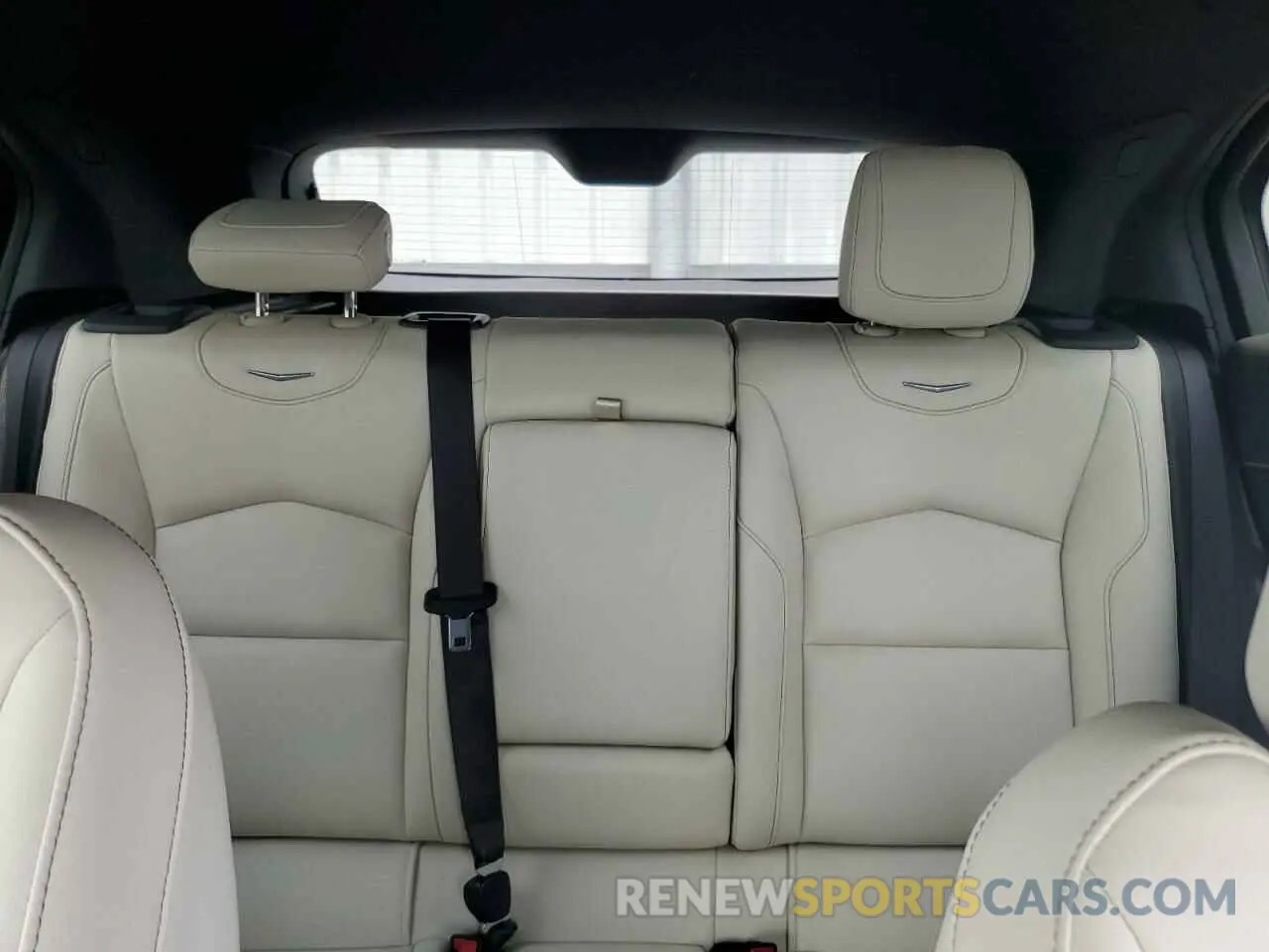 10 Фотография поврежденного автомобиля 1GYFZER47KF187301 CADILLAC XT4 2019