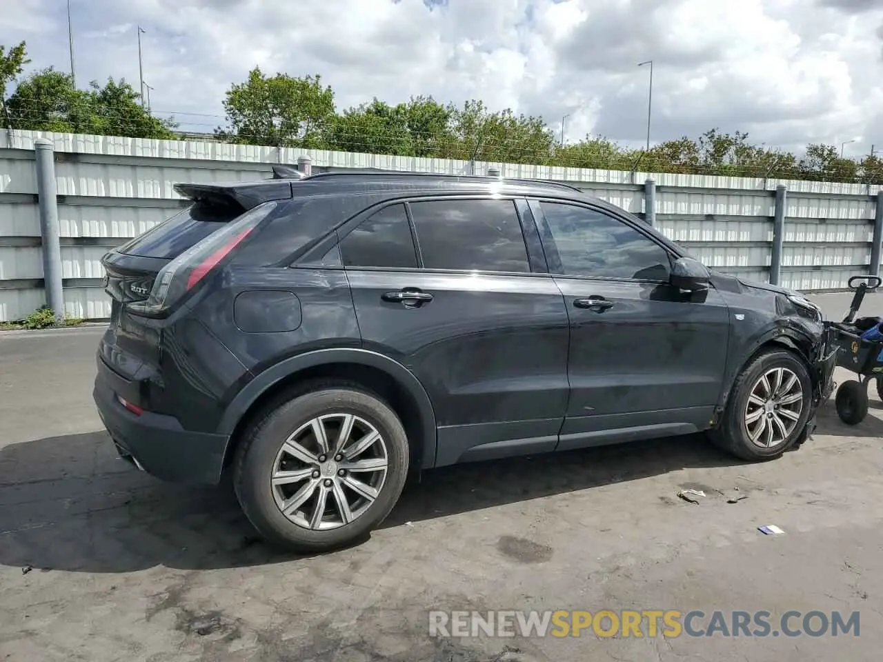 3 Фотография поврежденного автомобиля 1GYFZER49KF214000 CADILLAC XT4 2019
