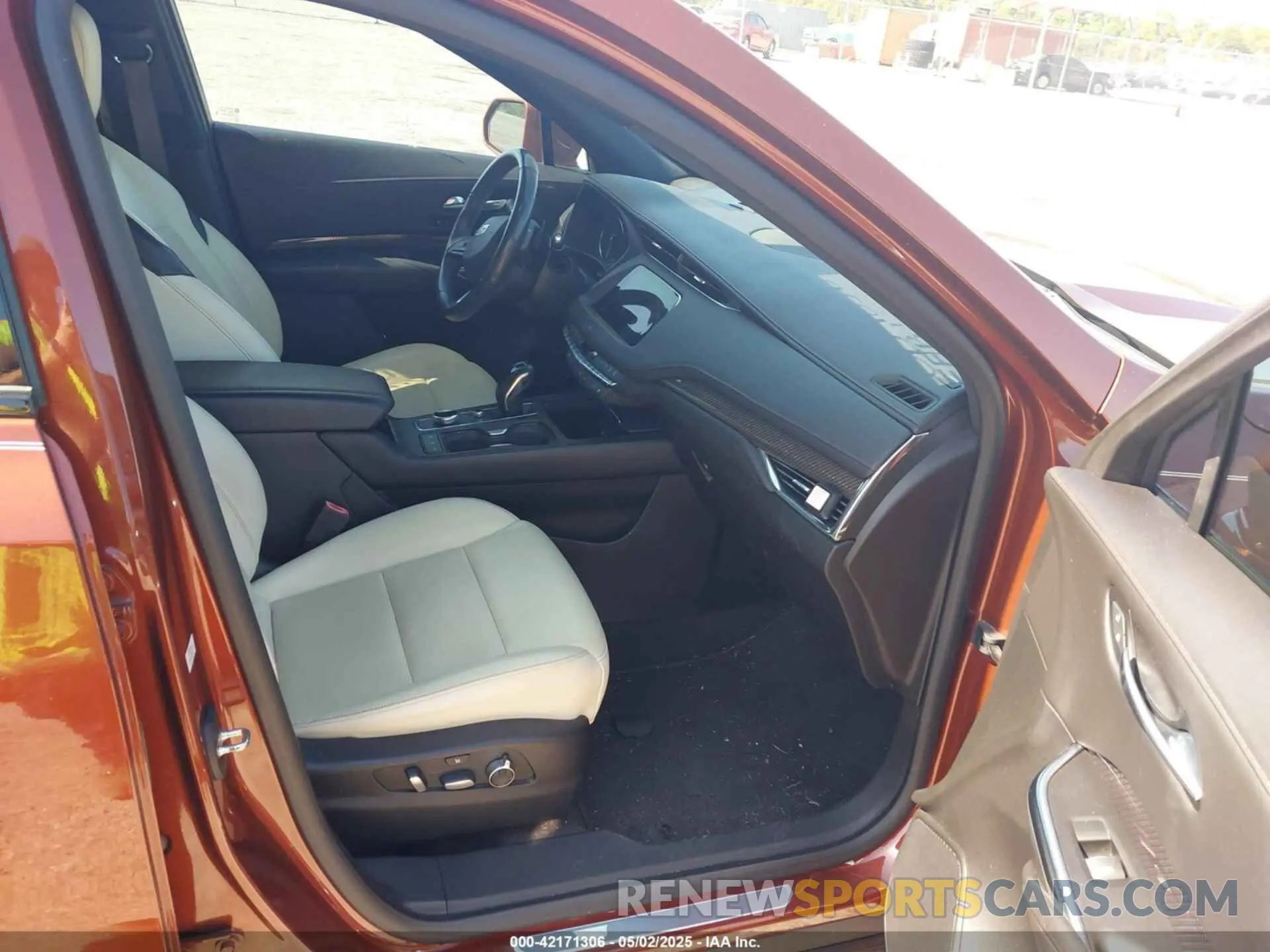 5 Photograph of a damaged car 1GYFZER4XKF103780 CADILLAC XT4 2019