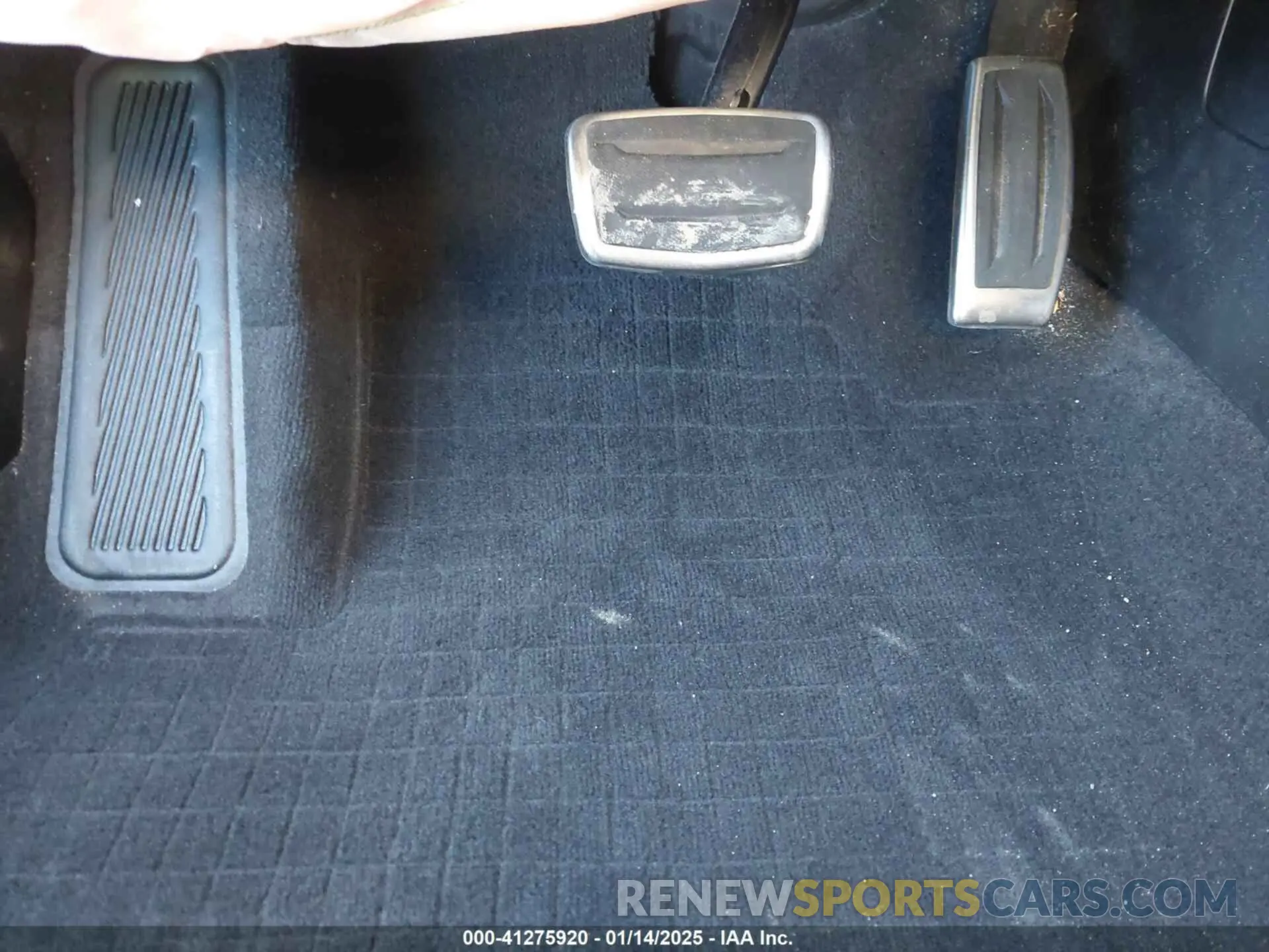 16 Photograph of a damaged car 1GYFZFR45KF166758 CADILLAC XT4 2019