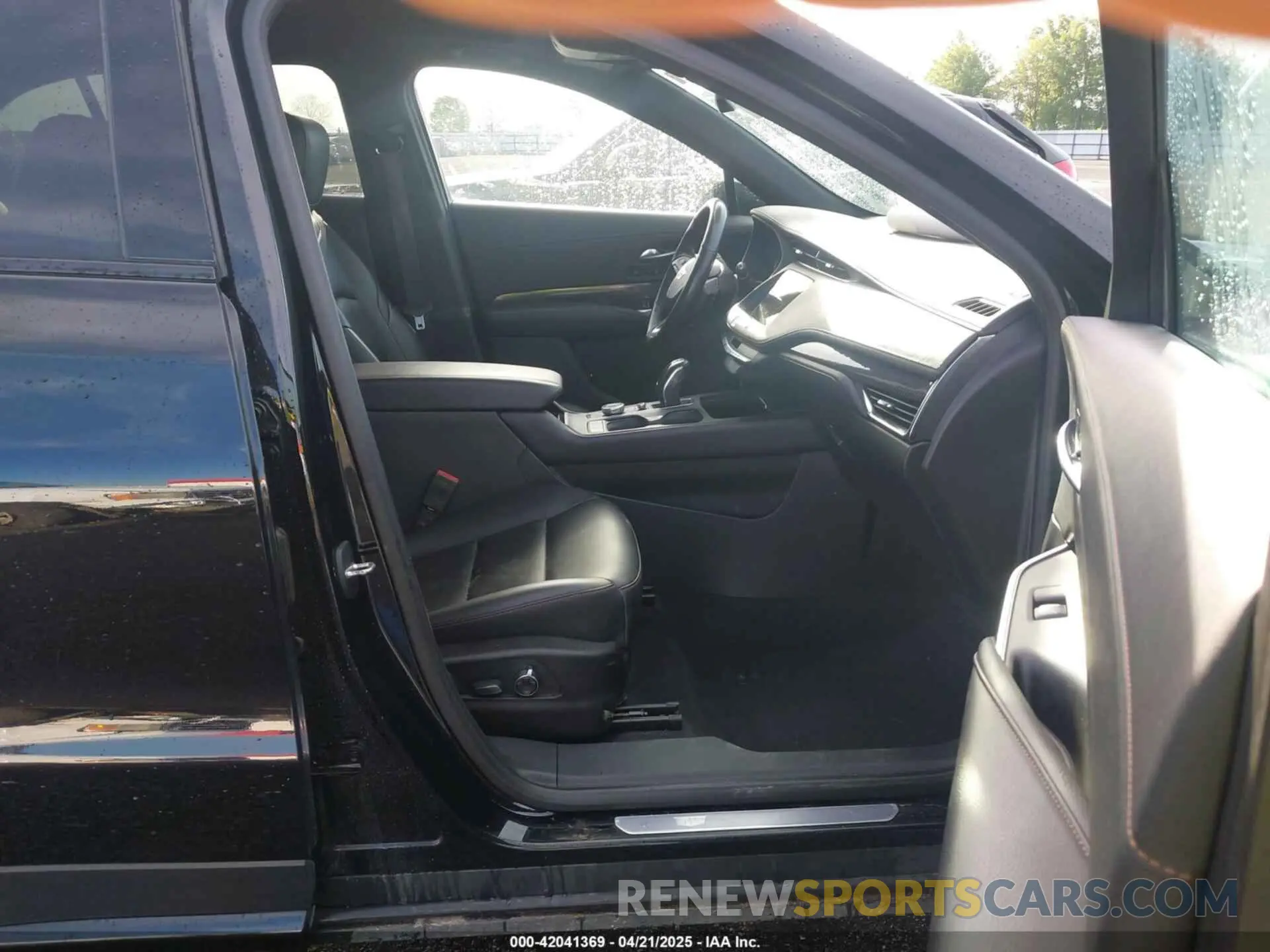 5 Photograph of a damaged car 1GYFZFR47KF159925 CADILLAC XT4 2019