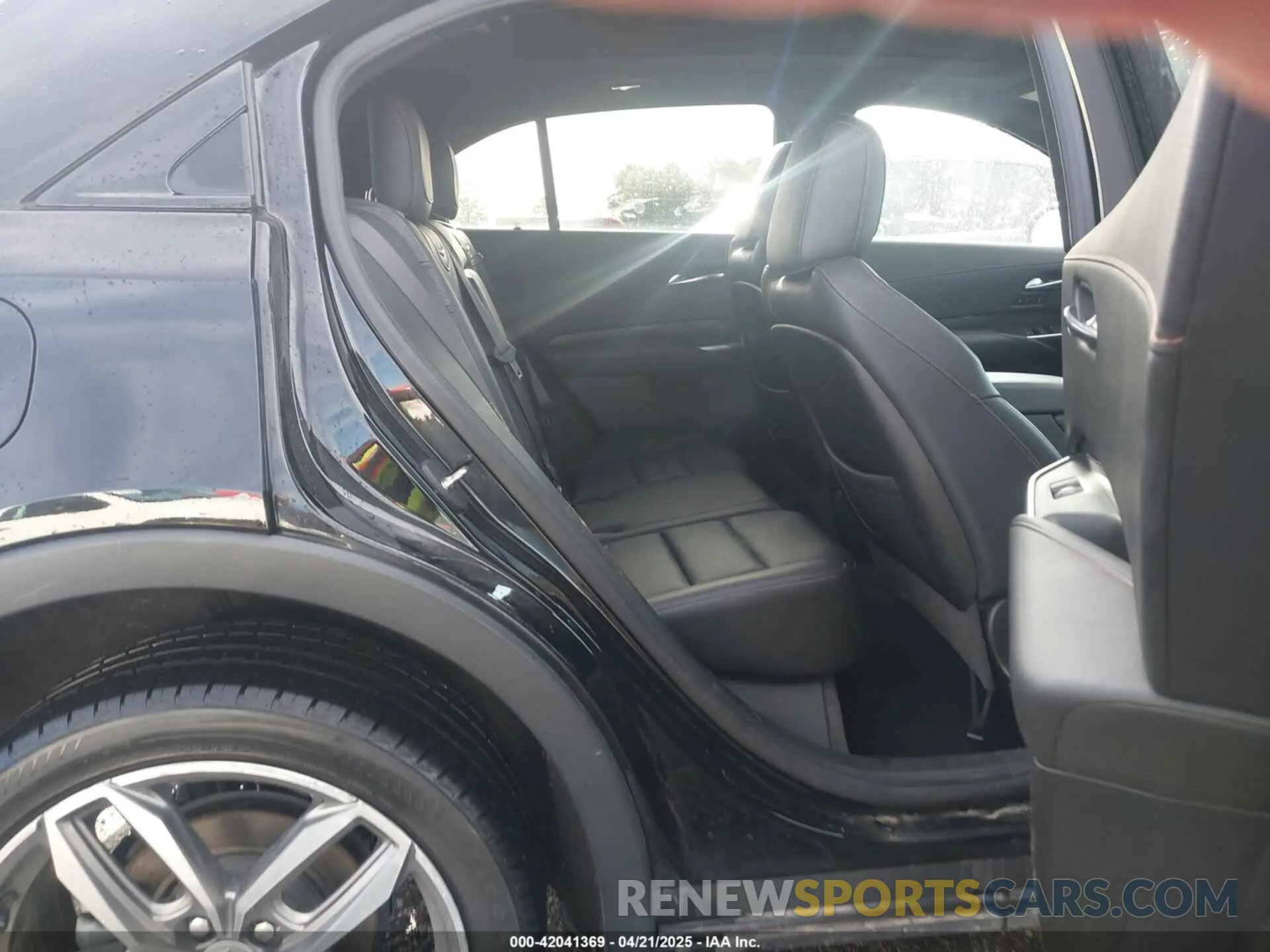 8 Photograph of a damaged car 1GYFZFR47KF159925 CADILLAC XT4 2019