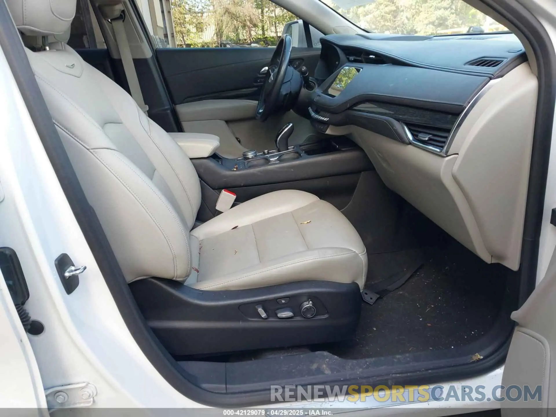5 Фотография поврежденного автомобиля 1GYFZDR45LF064043 CADILLAC XT4 2020