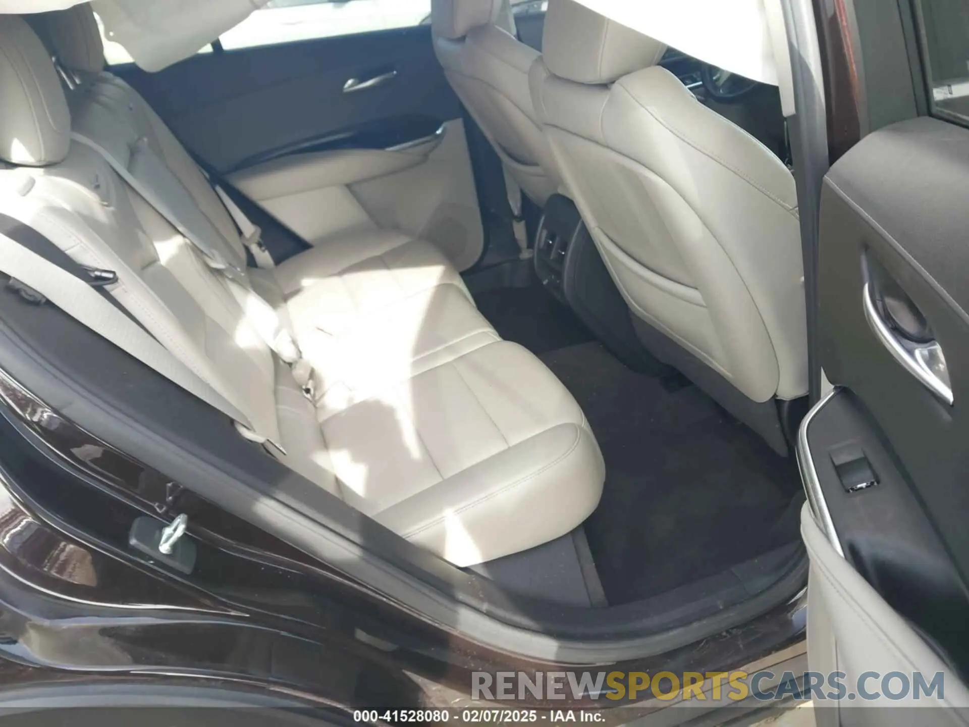 8 Фотография поврежденного автомобиля 1GYFZDR4XLF085471 CADILLAC XT4 2020